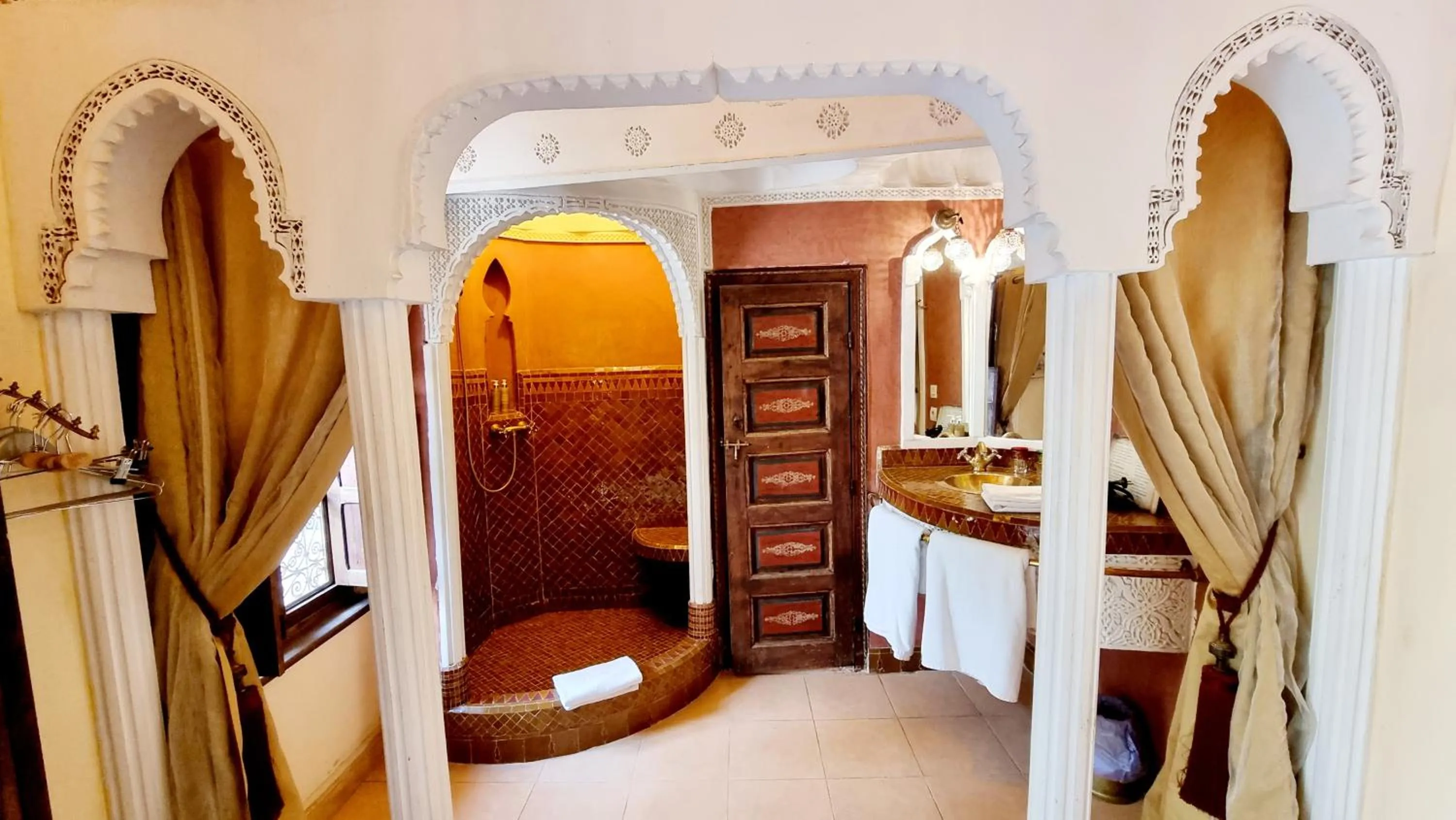 Bathroom, Bed in Riad Armelle