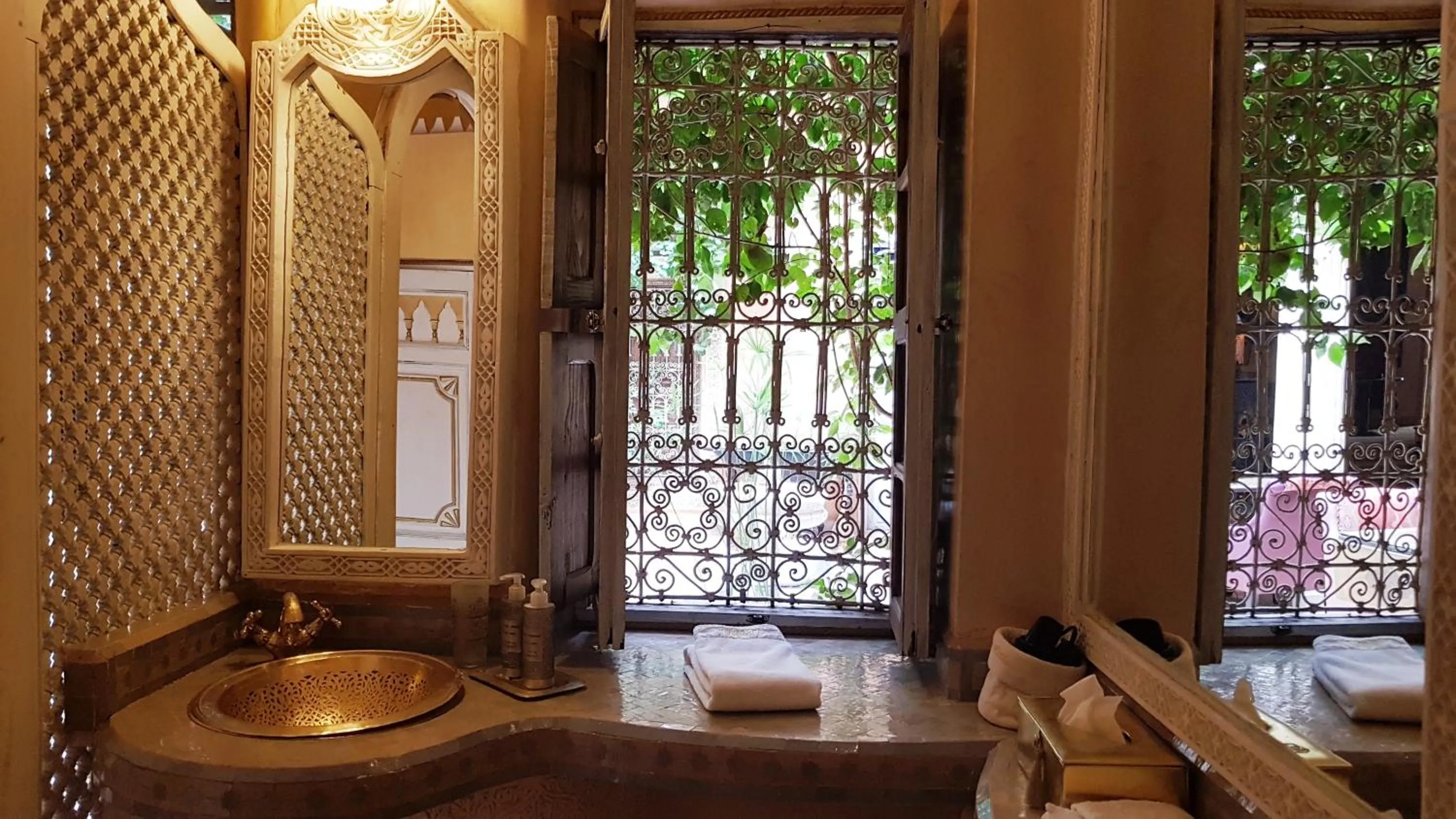Bathroom in Riad Armelle