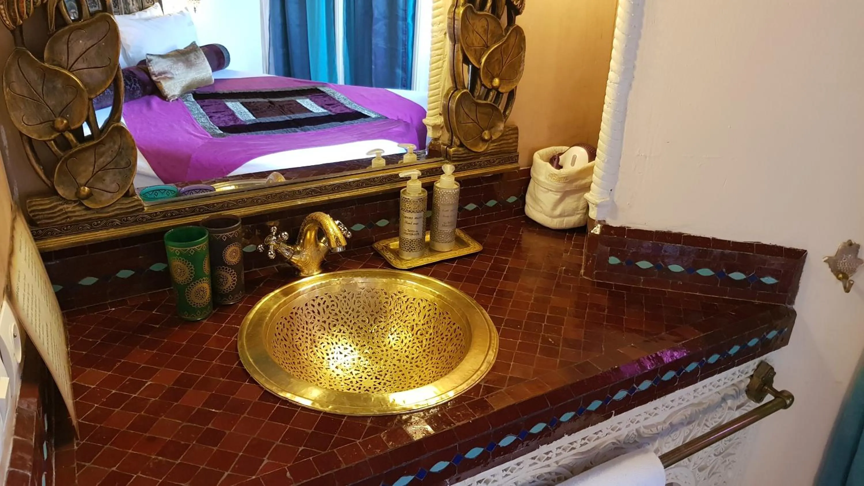 Bathroom, Bed in Riad Armelle