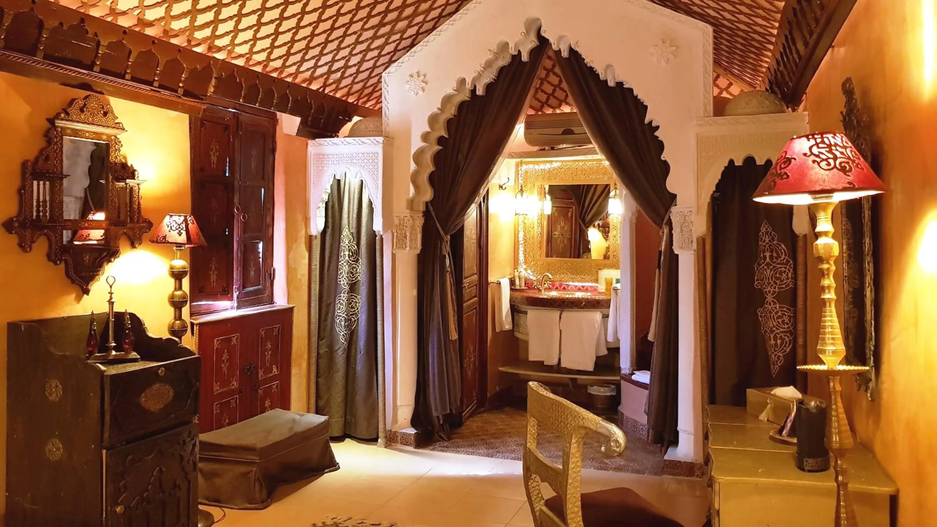 Bathroom, Bed in Riad Armelle