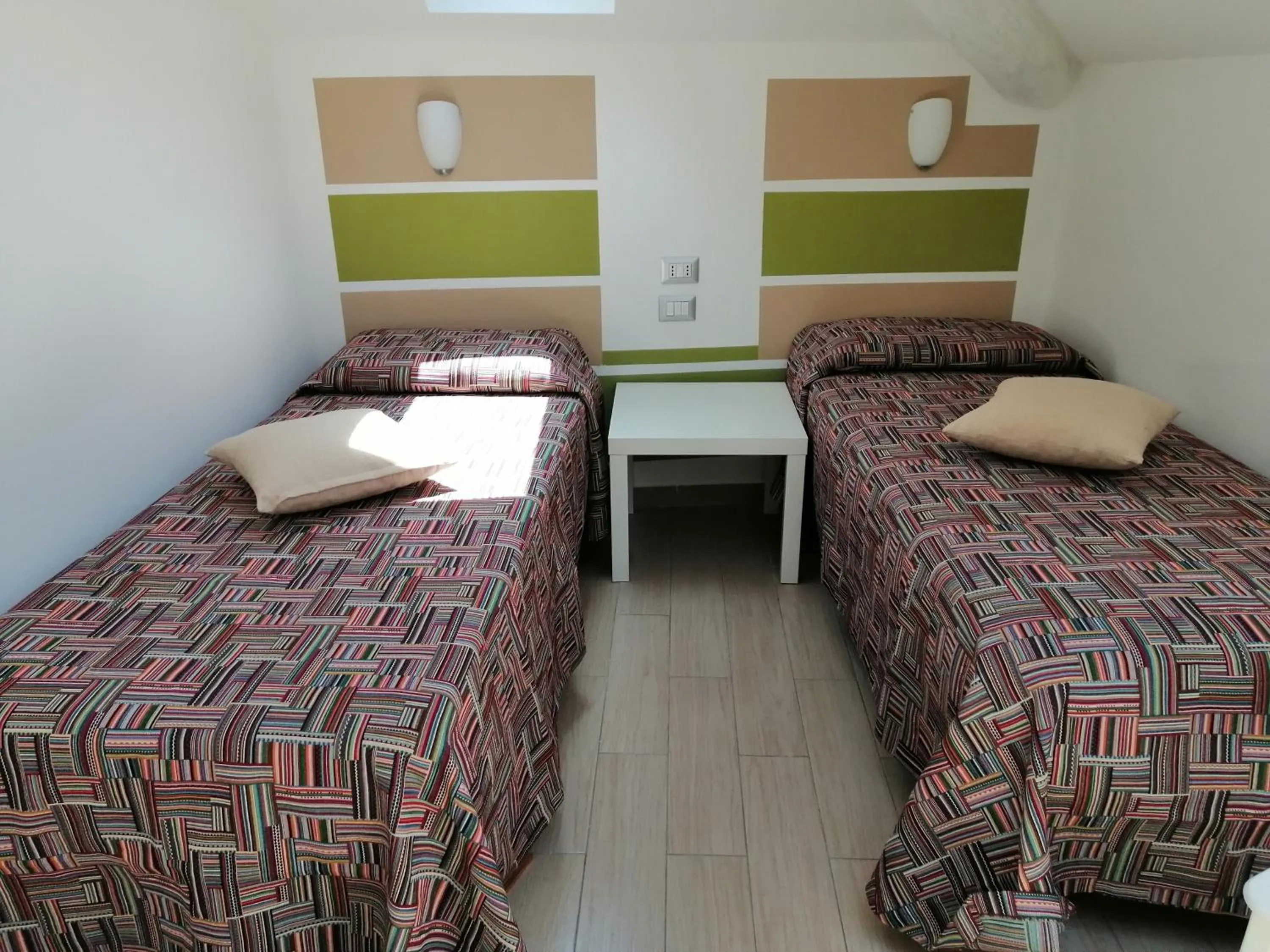 Photo of the whole room, Bed in La perla di nicolosi