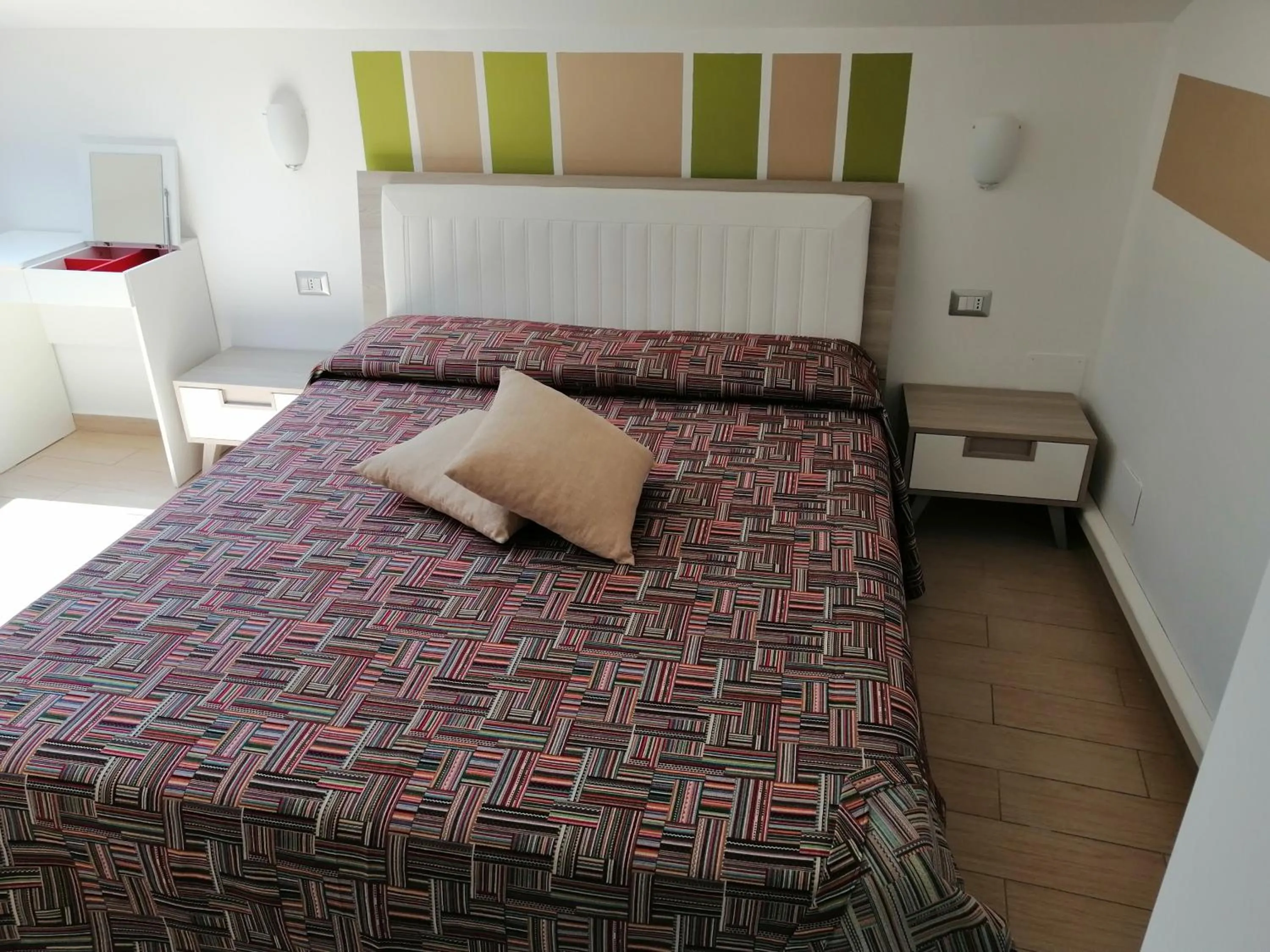 Photo of the whole room, Bed in La perla di nicolosi
