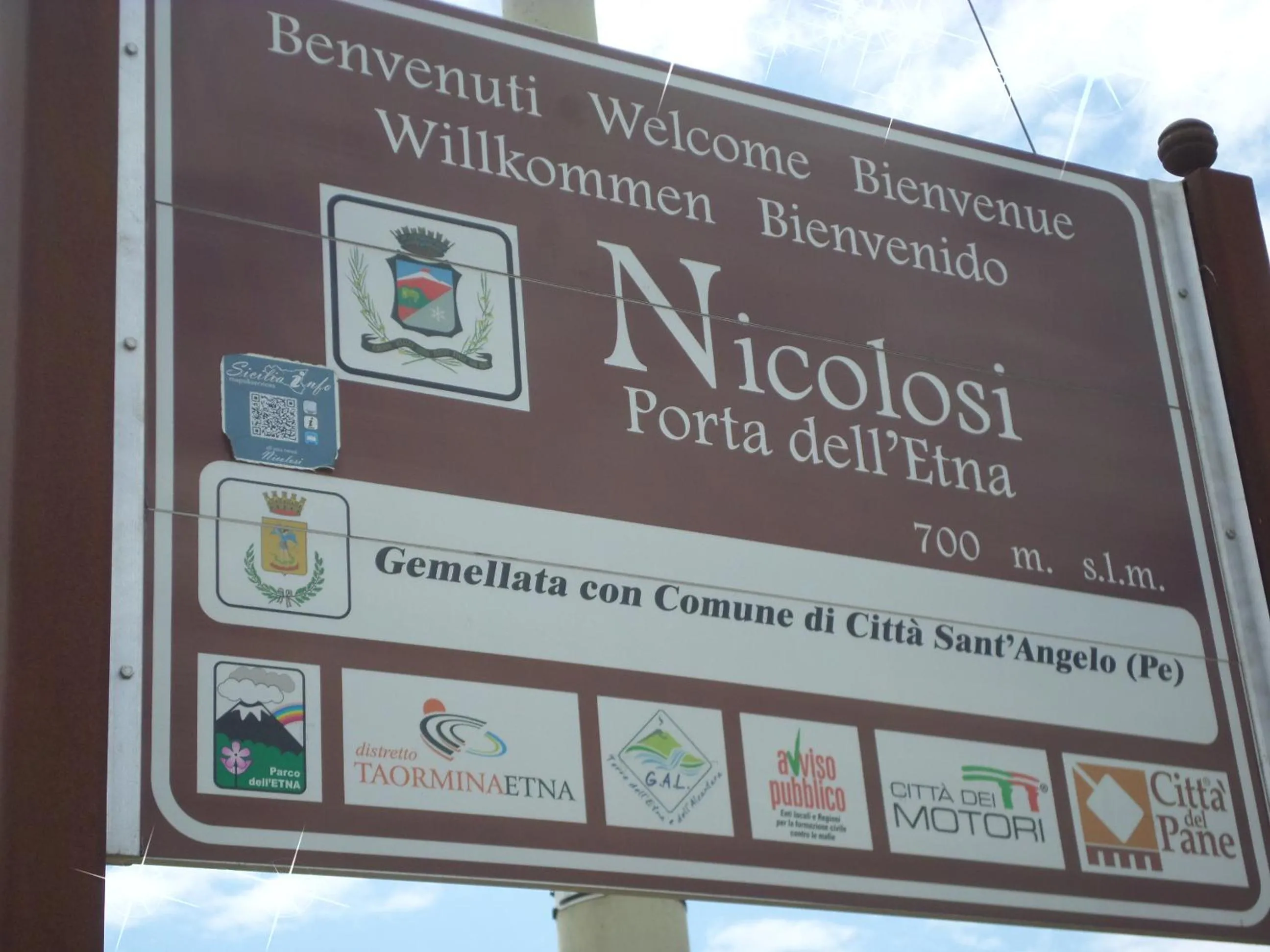 Text overlay in La perla di nicolosi