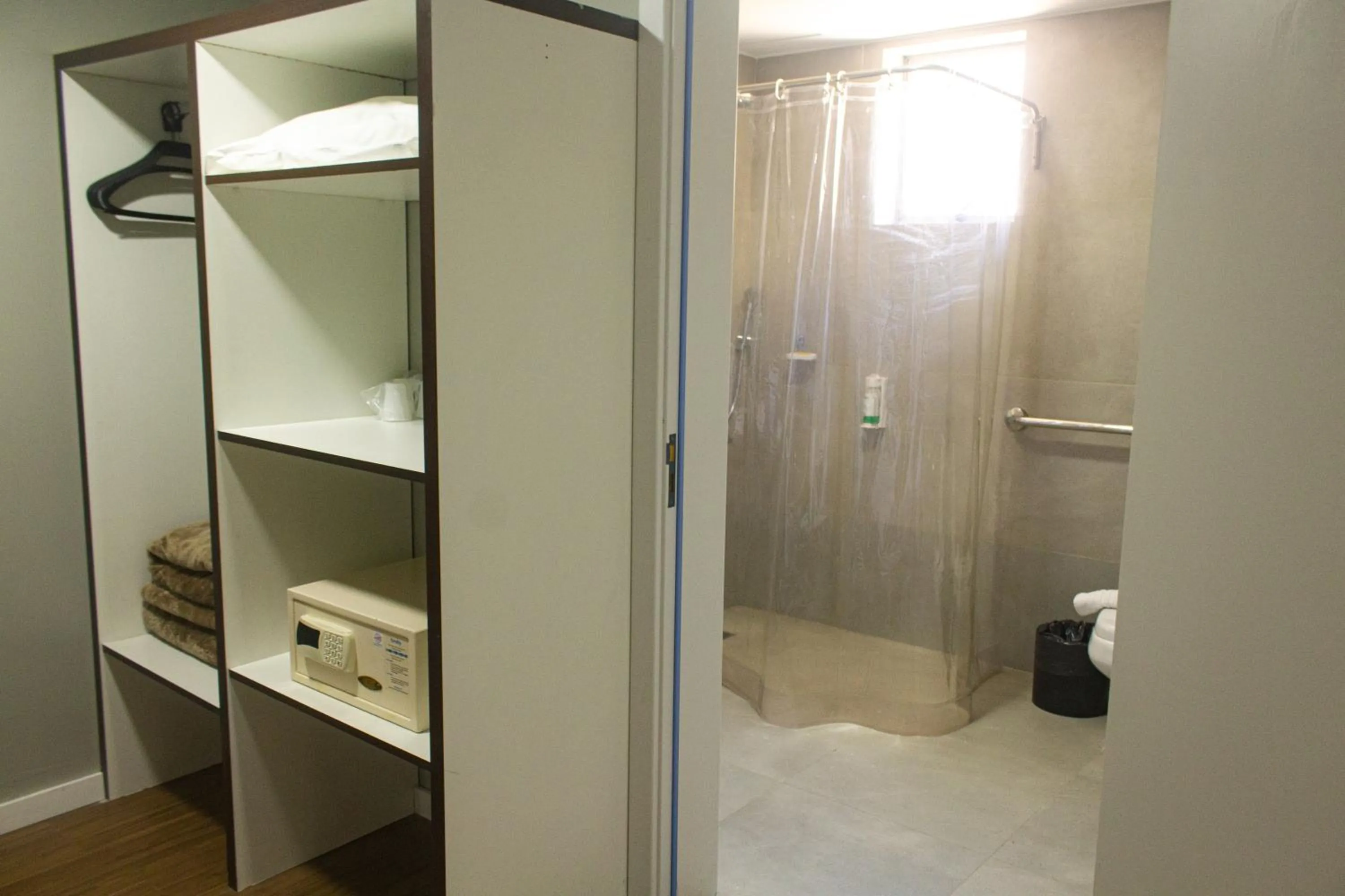 safe in Master Express Cidade Baixa - Próximo ao Araujo Viana, UFRGS e Santa Casa