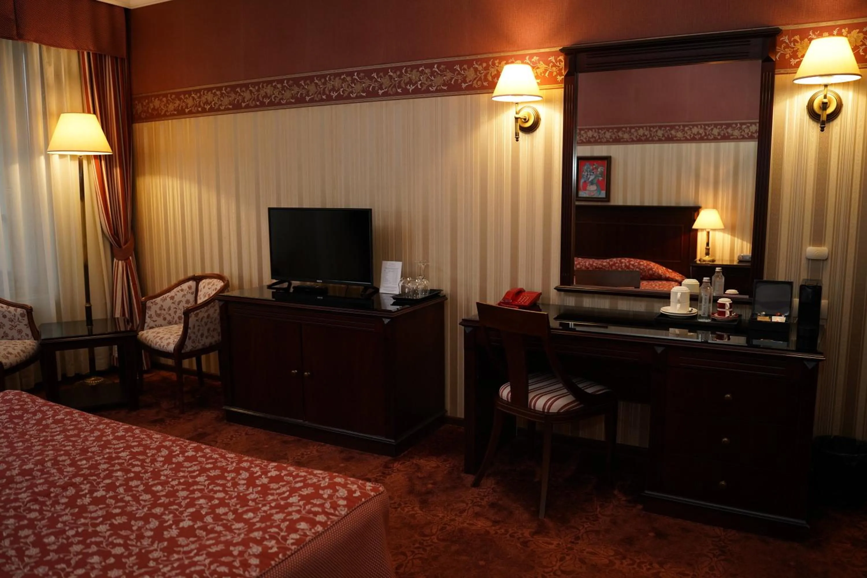 Photo of the whole room, Bed in Drustar Hotel