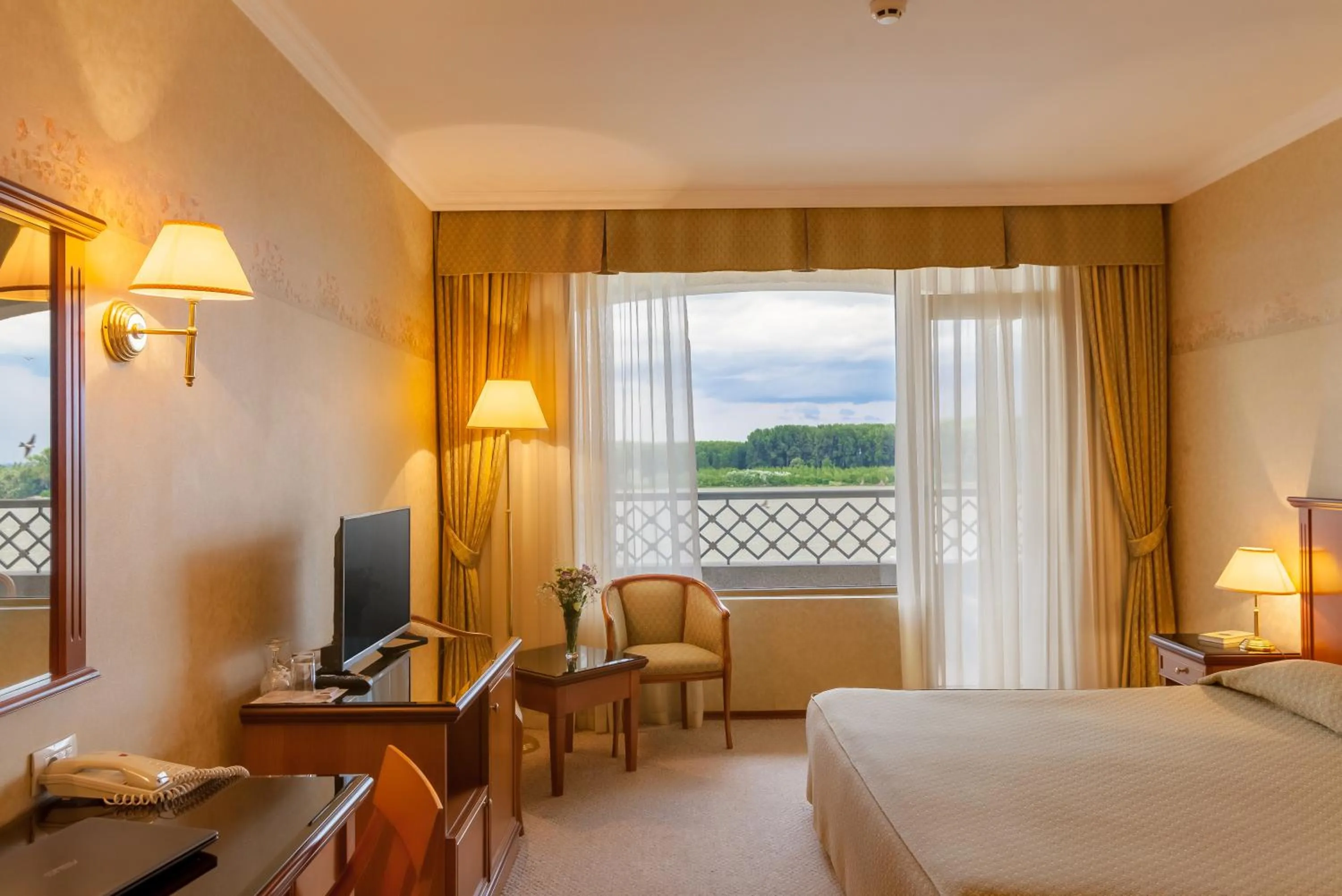 Photo of the whole room, Bed in Drustar Hotel