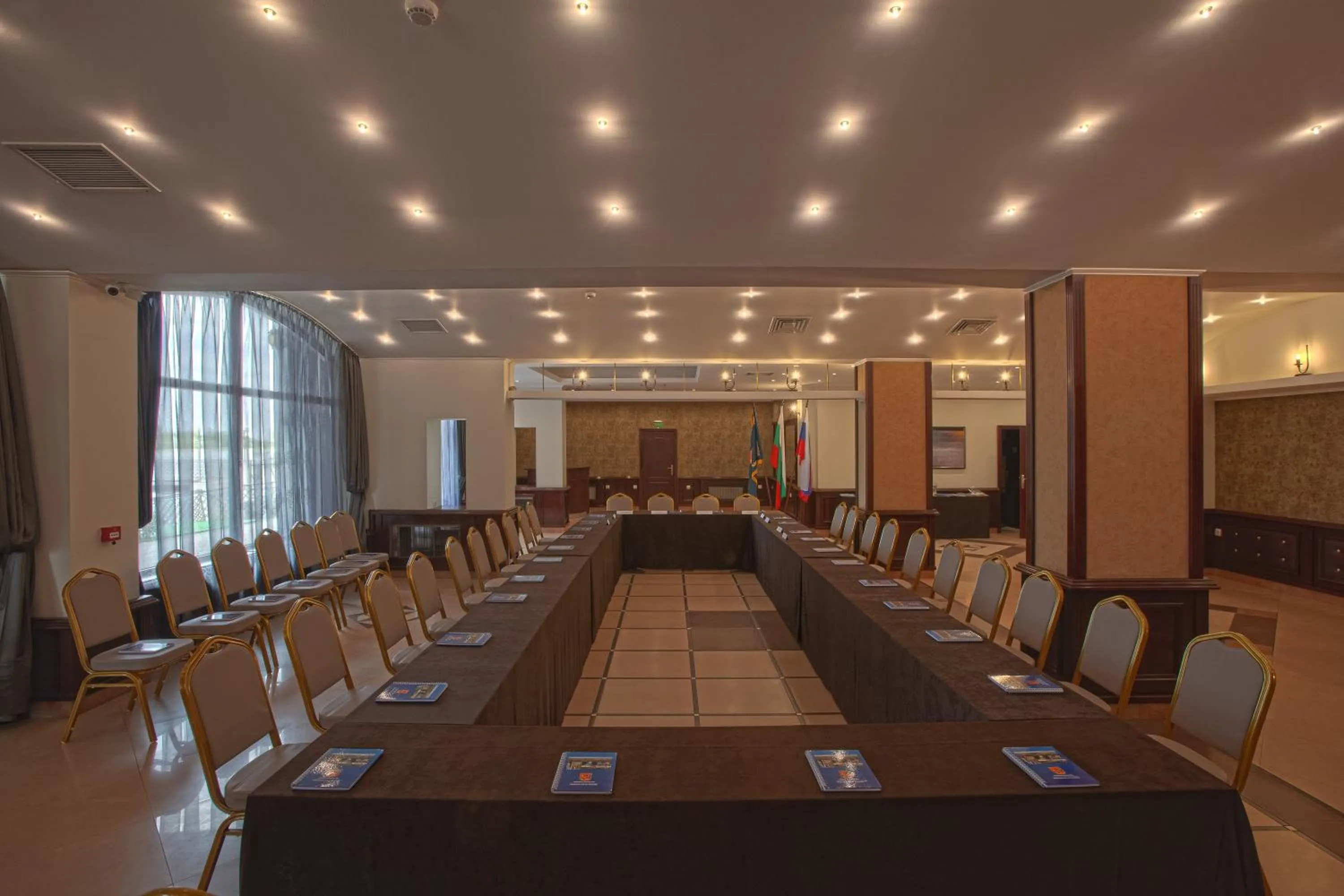 Meeting/conference room in Drustar Hotel
