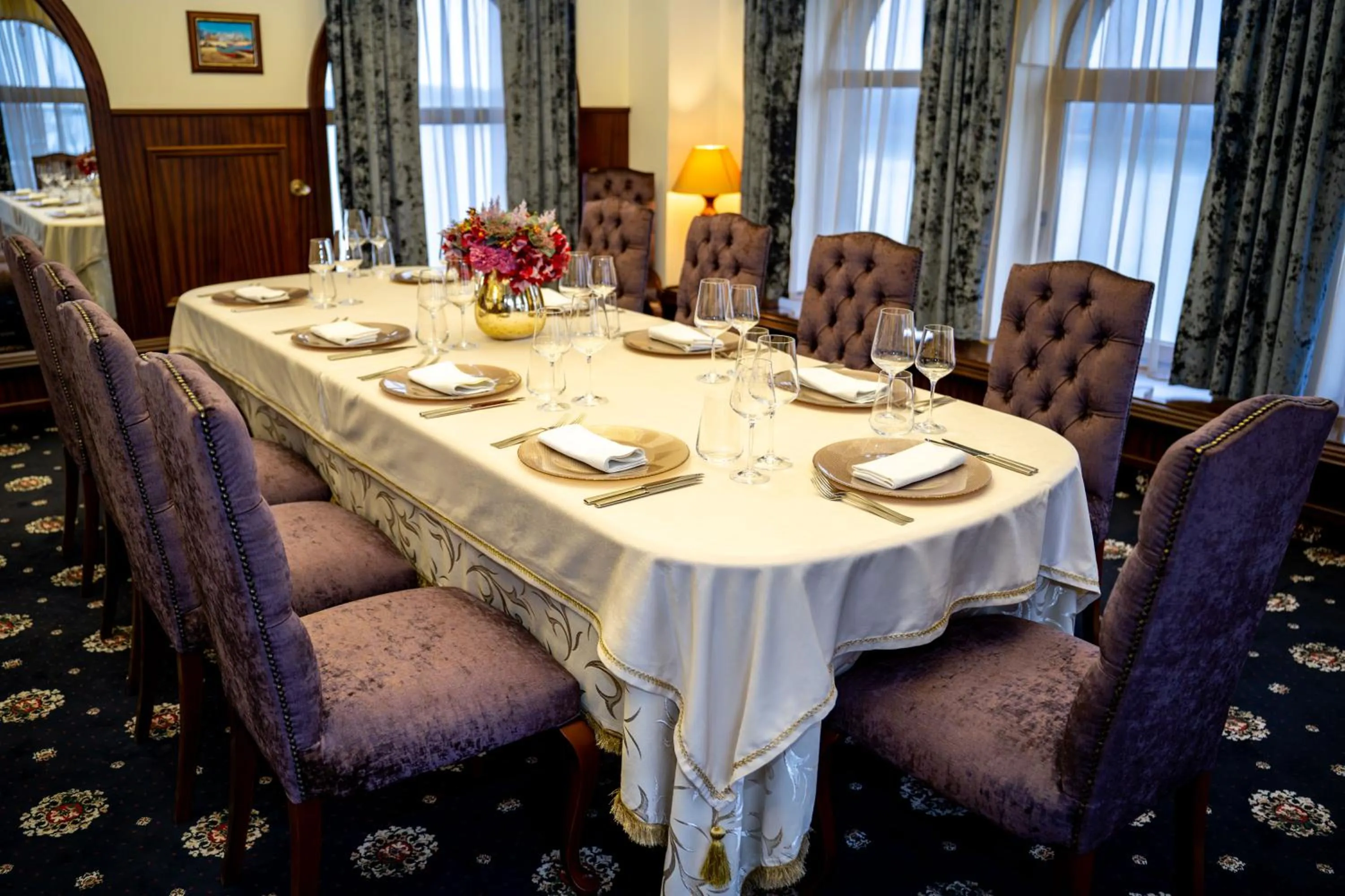 Restaurant/places to eat in Drustar Hotel