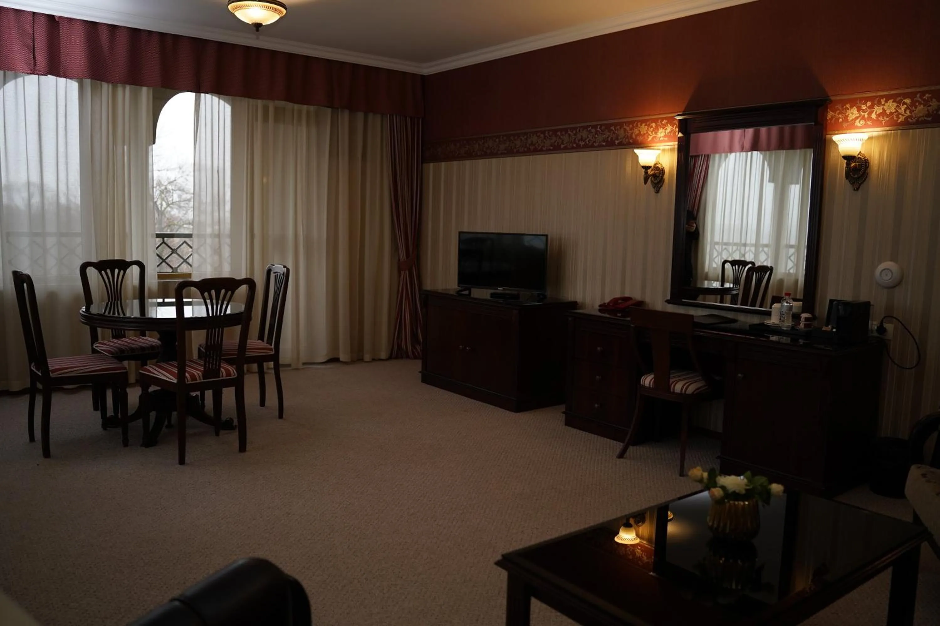 Communal lounge/ TV room in Drustar Hotel