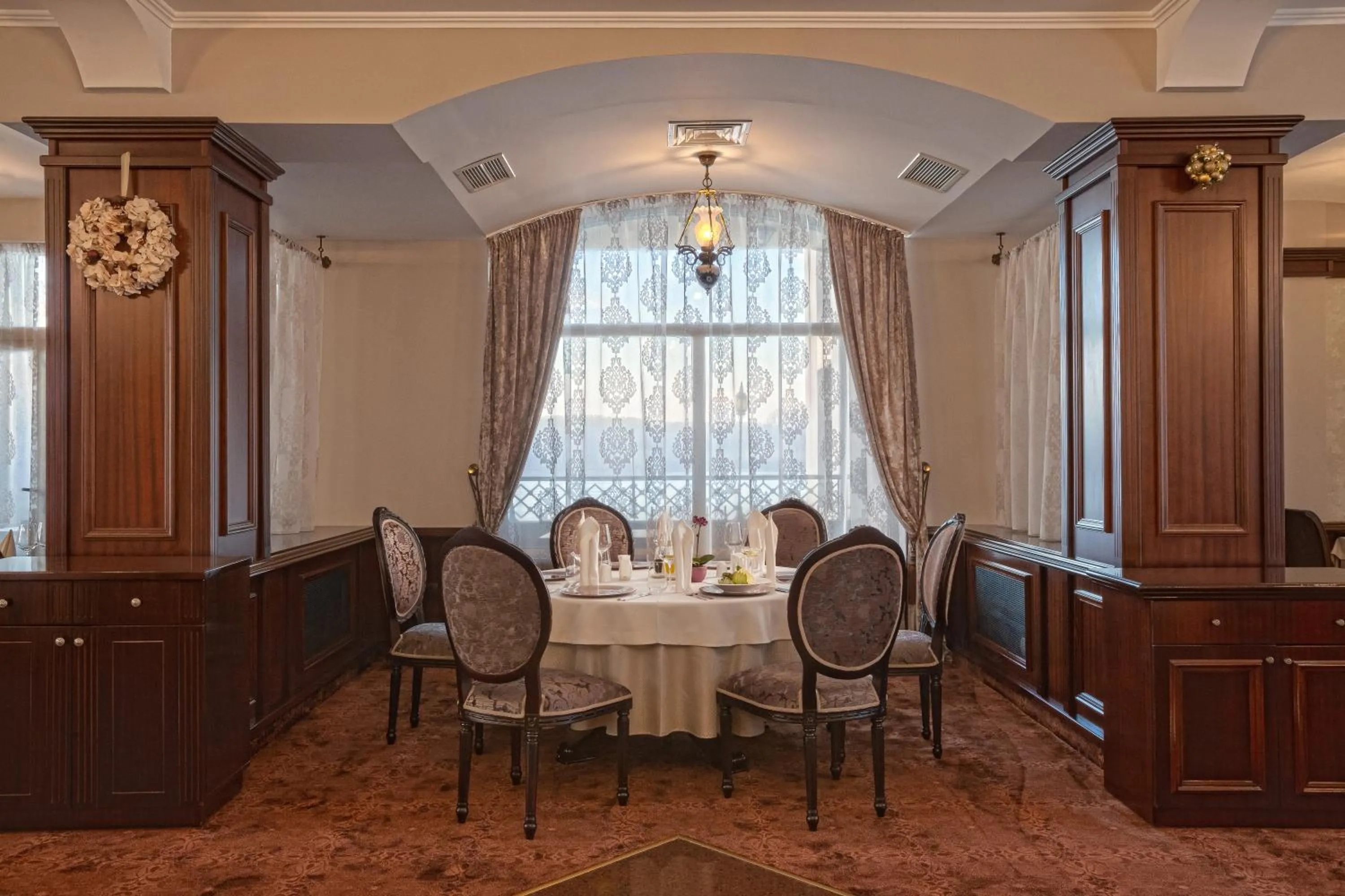 Food and drinks in Drustar Hotel