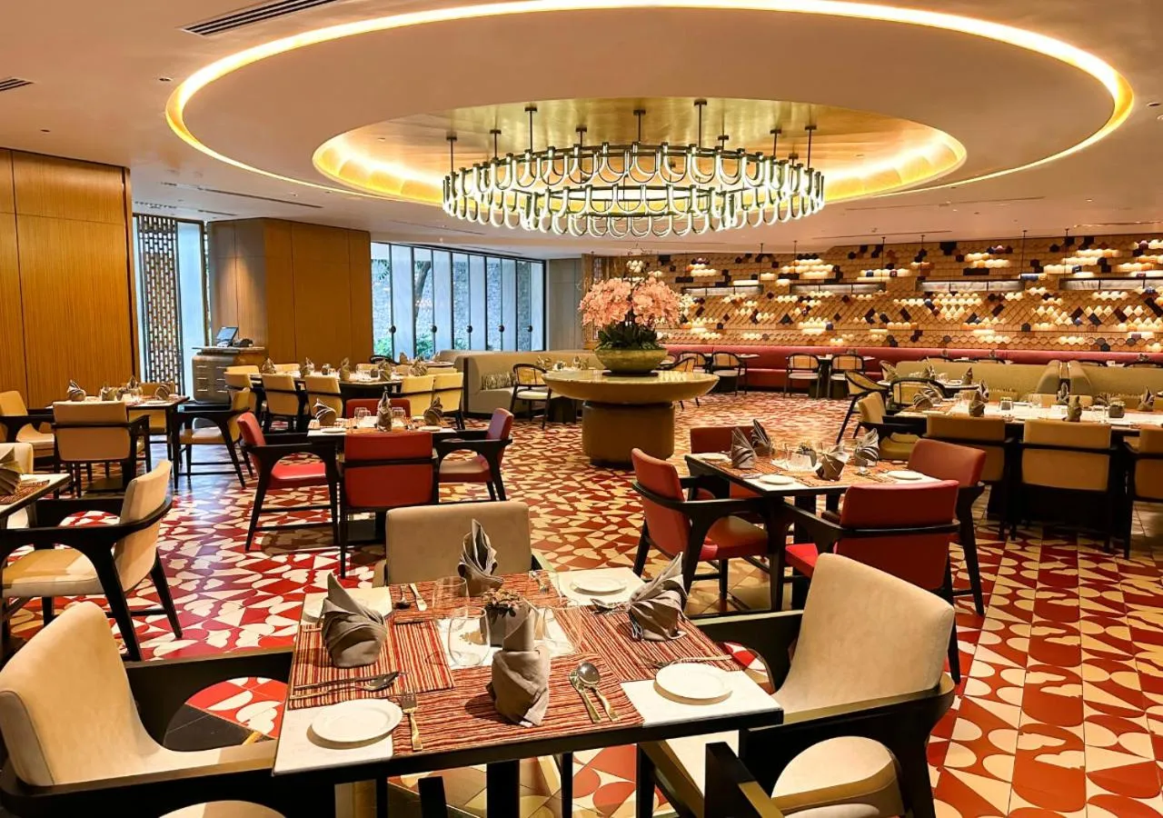 Restaurant/places to eat in One World Hotel