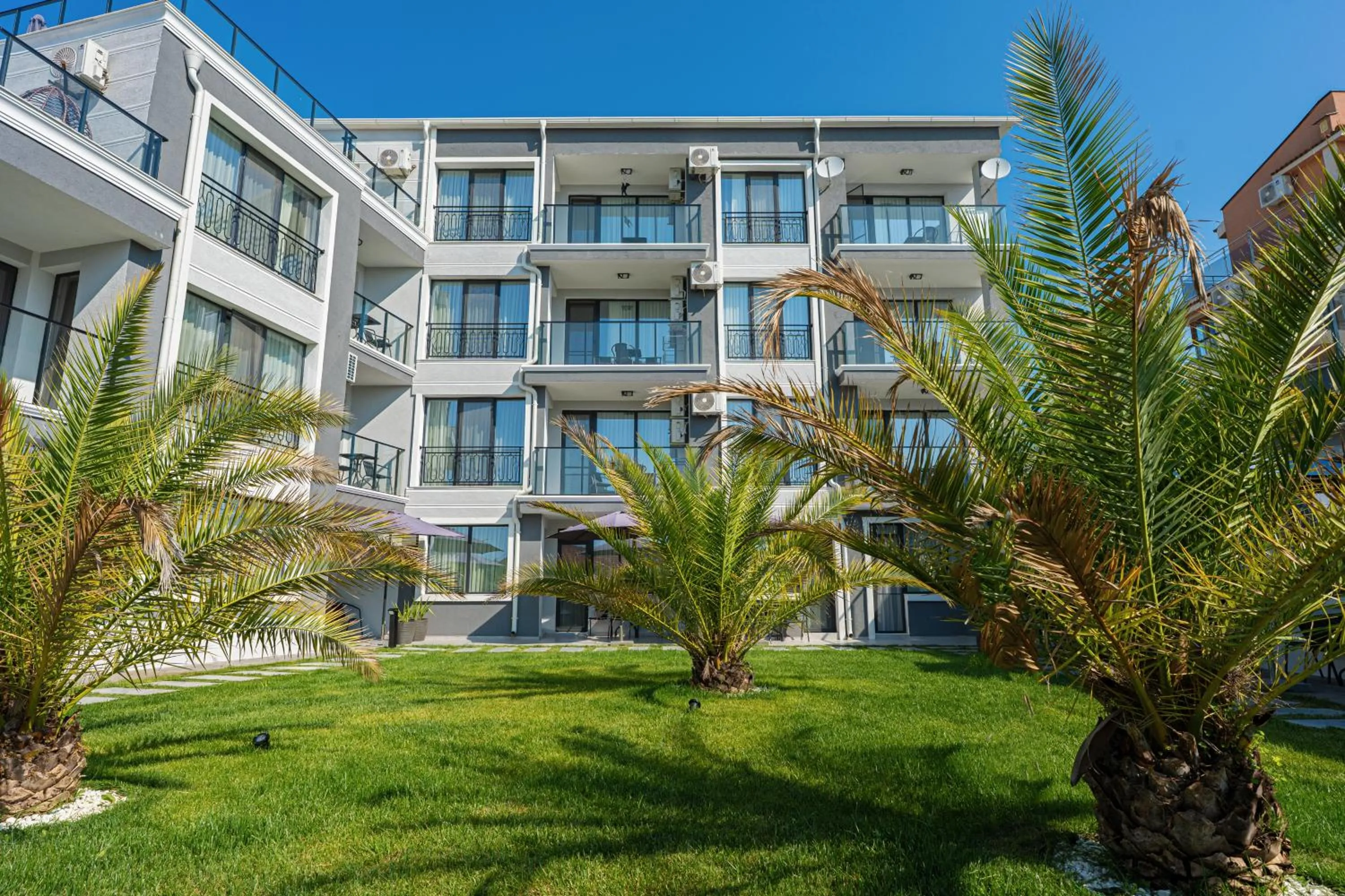 Семеен хотел Golden Place