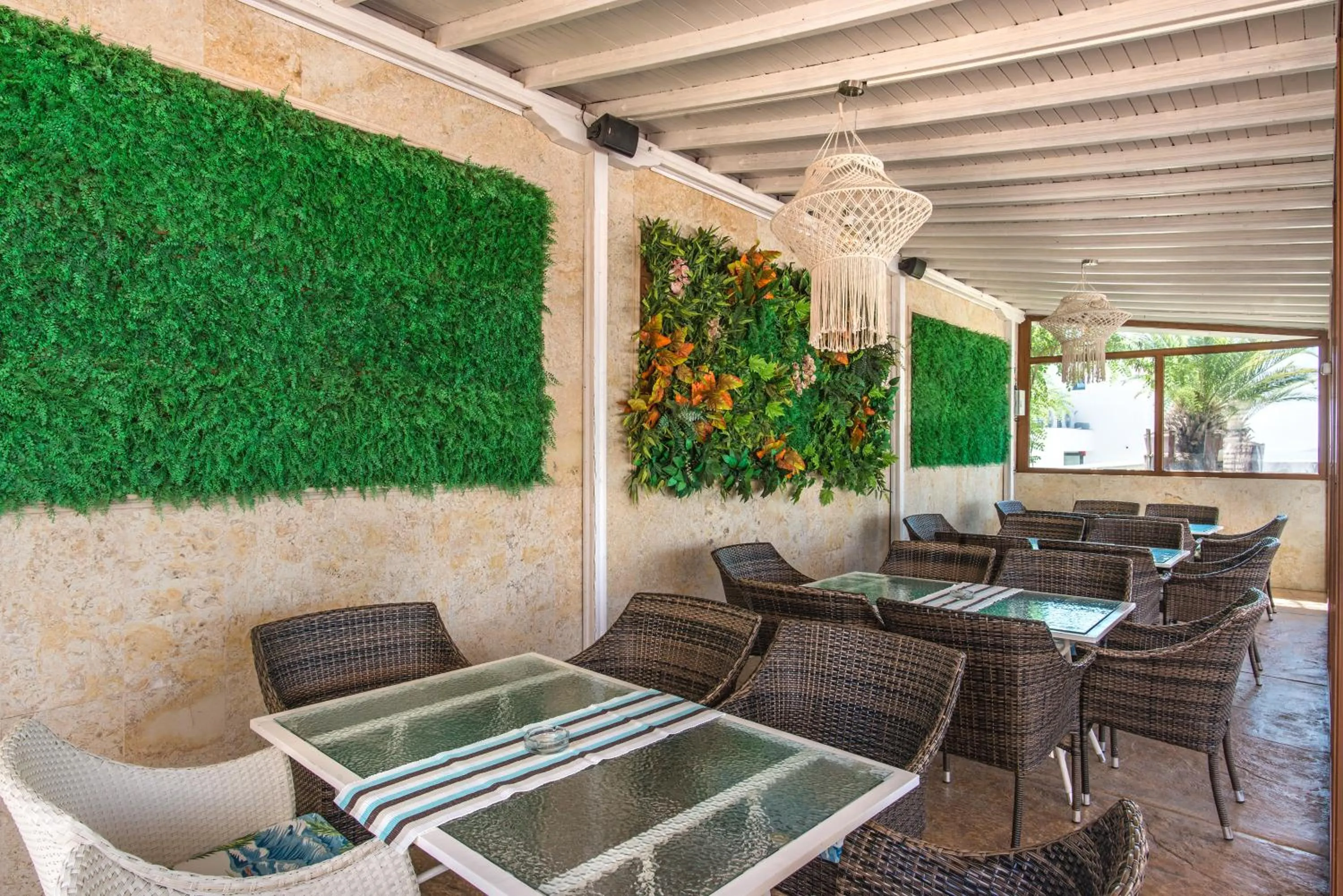 Семеен хотел Golden Place