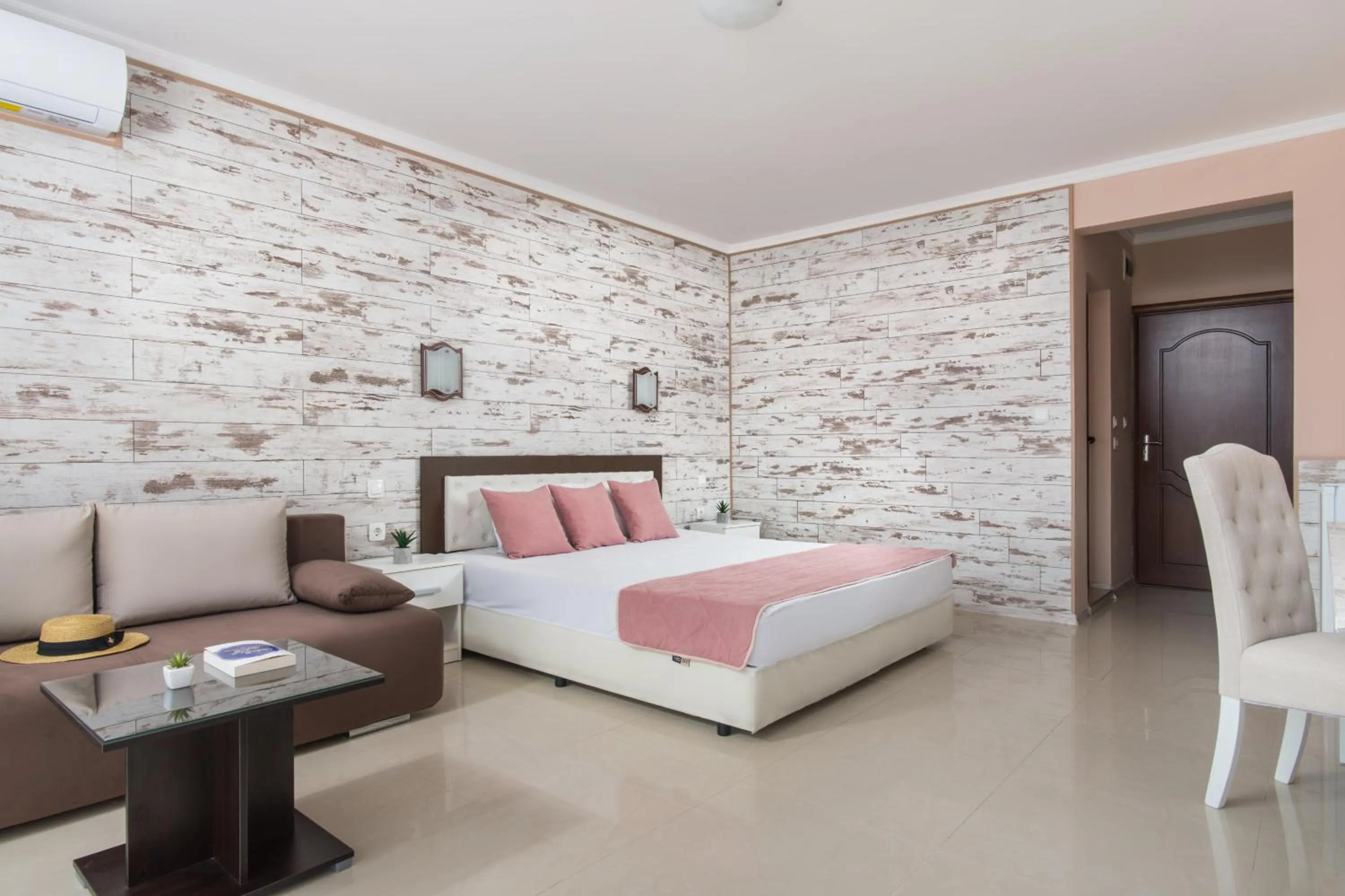 Bed in Семеен хотел Golden Place