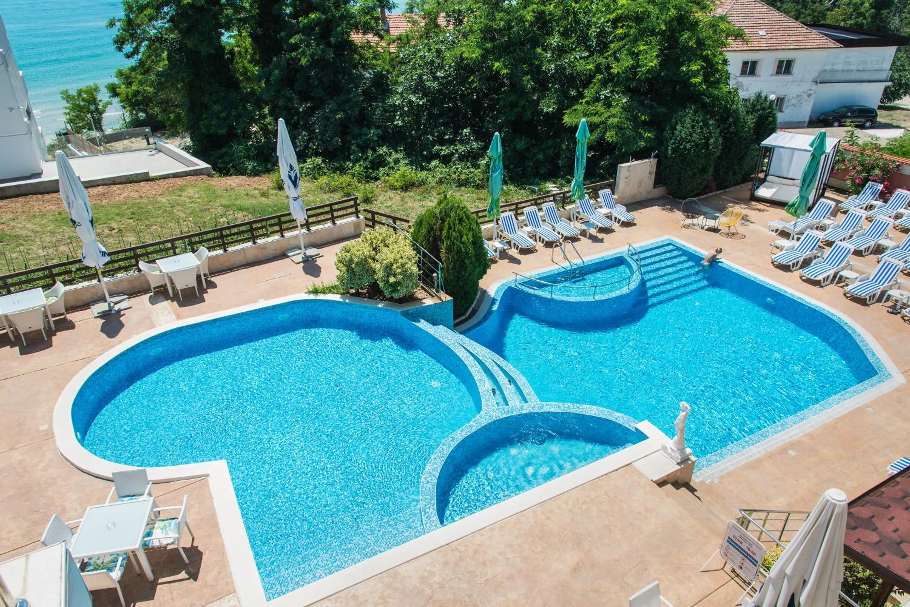 Семеен хотел Golden Place