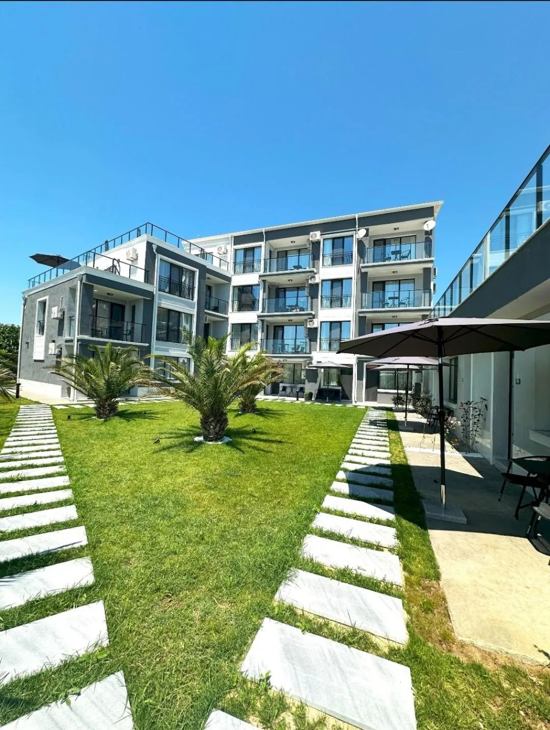 Property building in Семеен хотел Golden Place