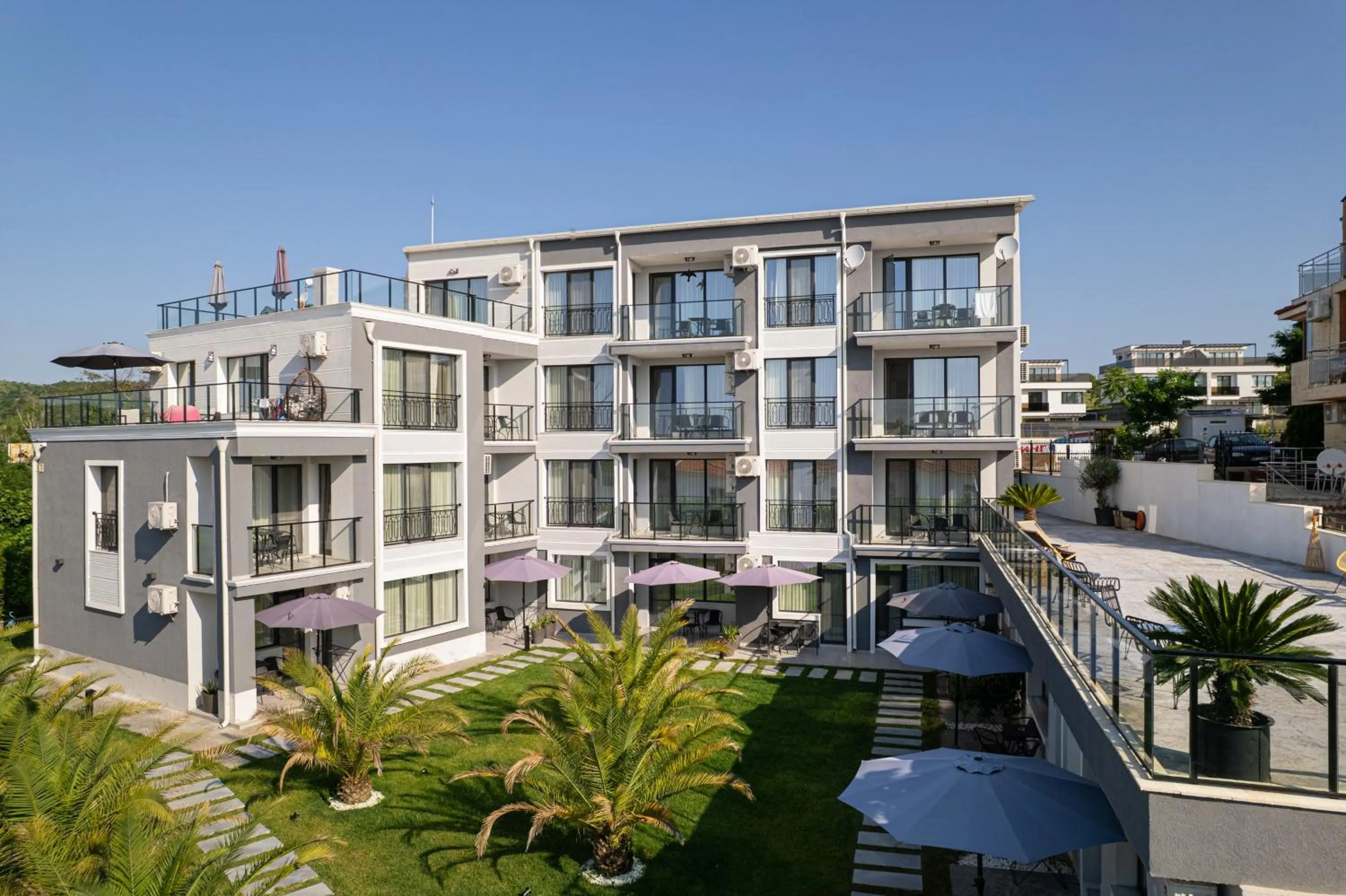 Семеен хотел Golden Place