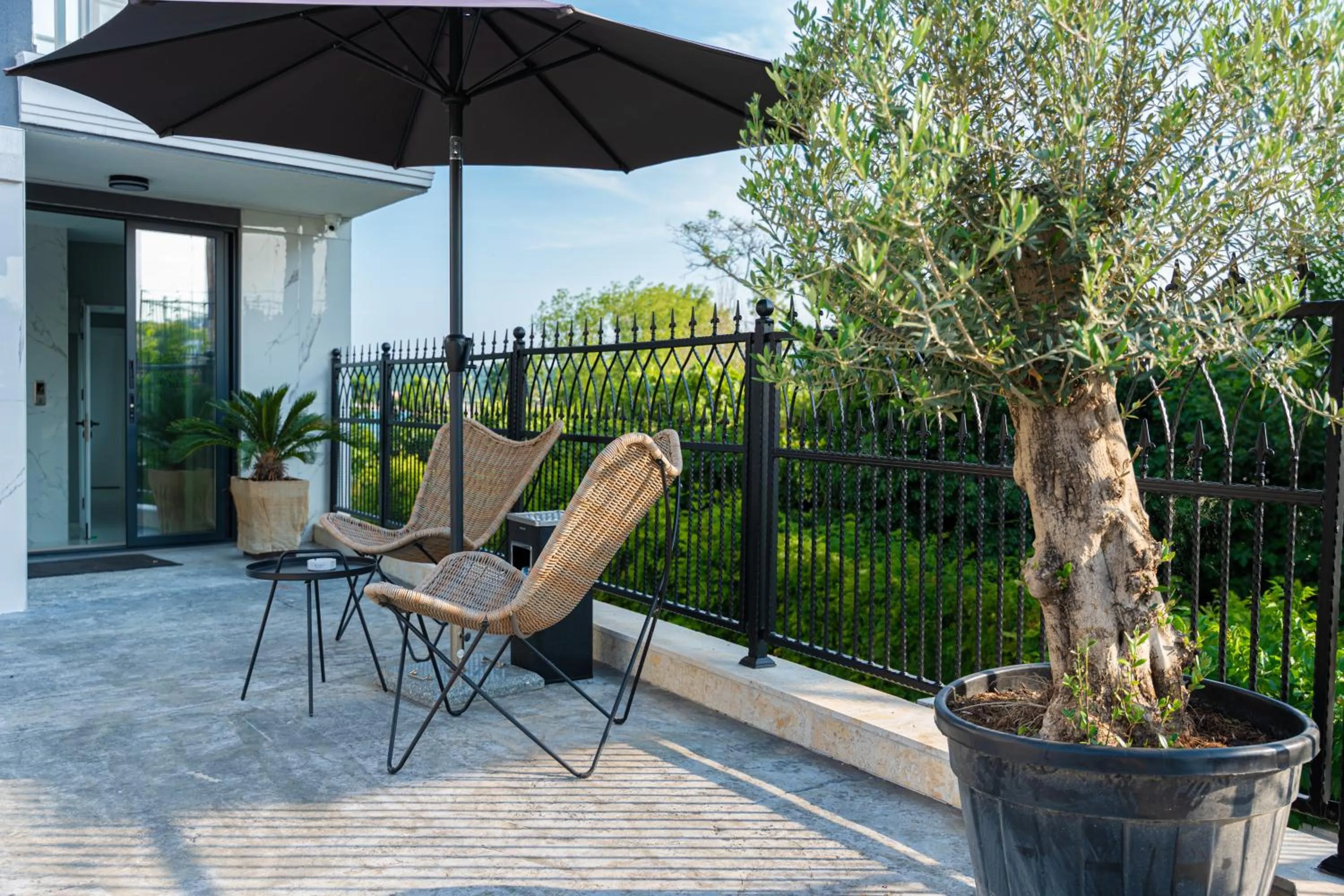 Семеен хотел Golden Place