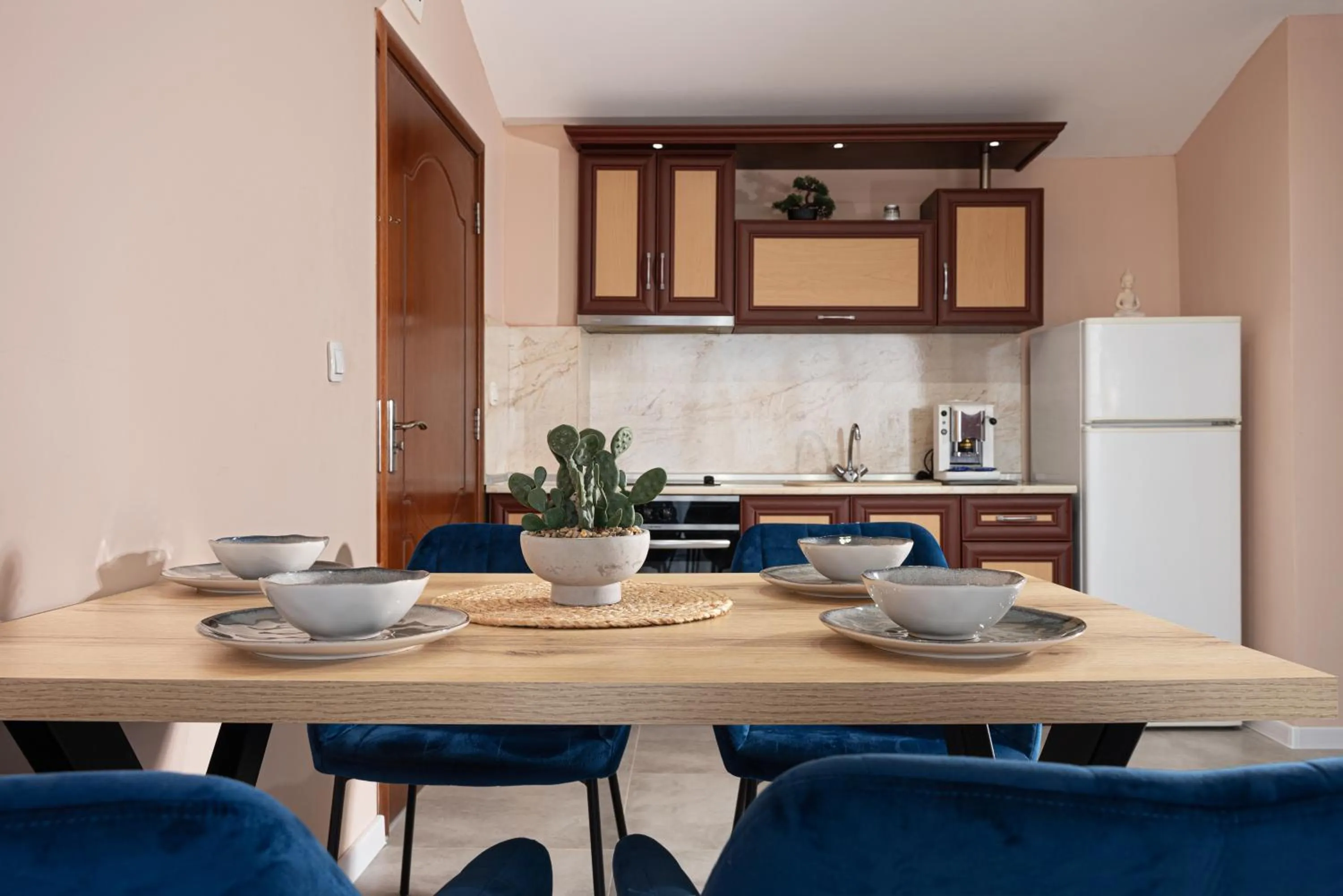 Семеен хотел Golden Place