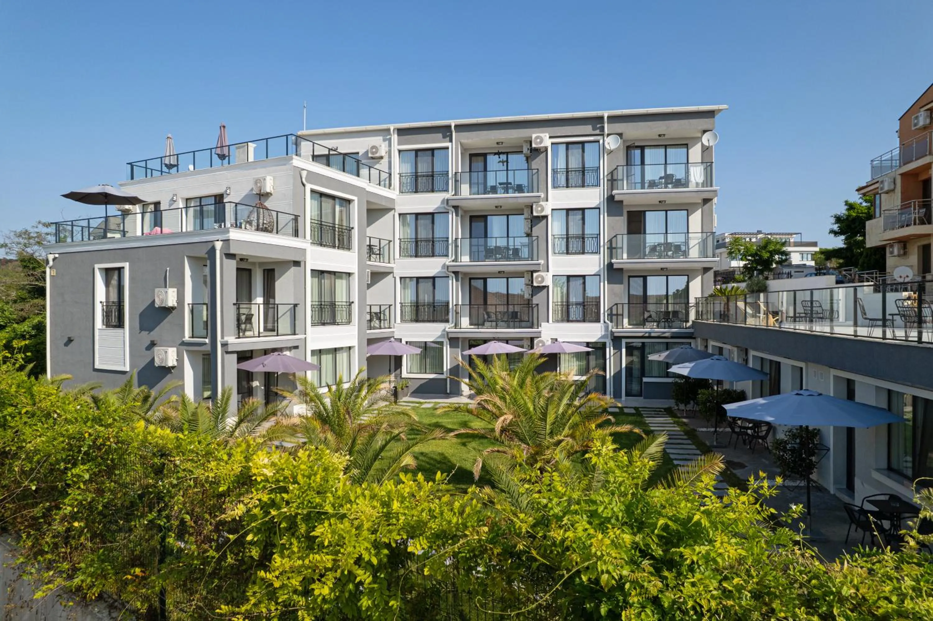 Семеен хотел Golden Place