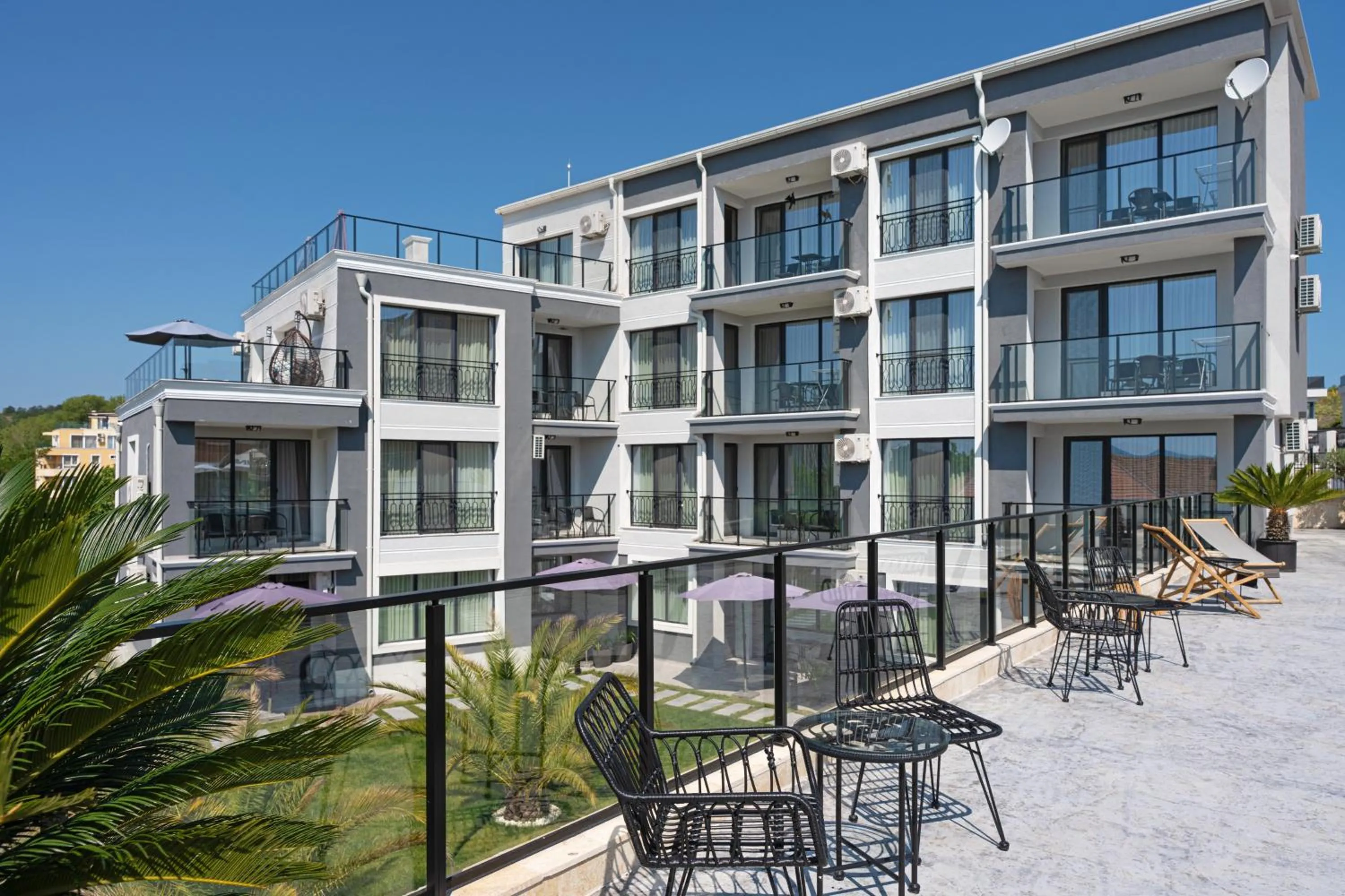 Семеен хотел Golden Place