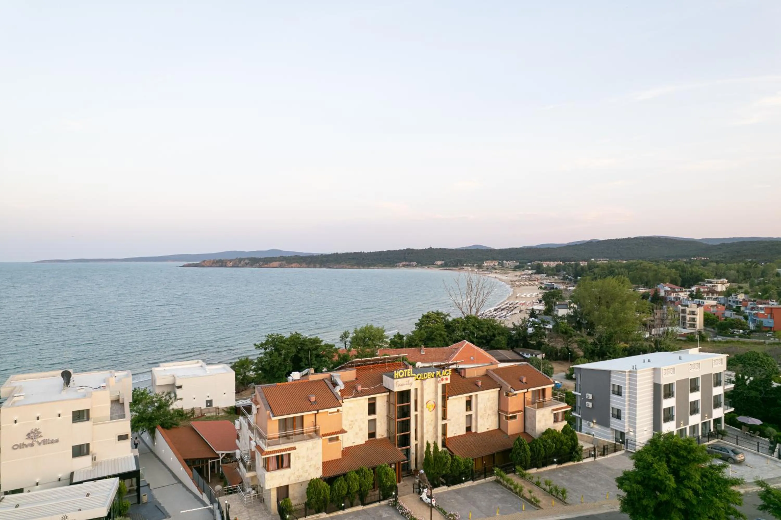 Parking in Семеен хотел Golden Place