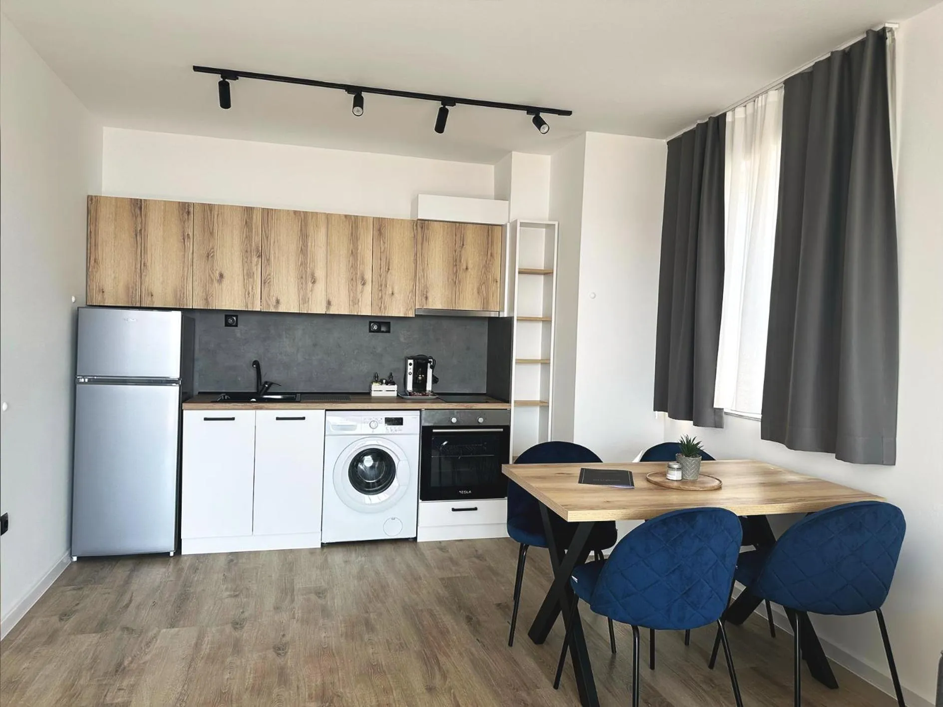 Deluxe One-Bedroom Apartment with Garden View in Семеен хотел Golden Place