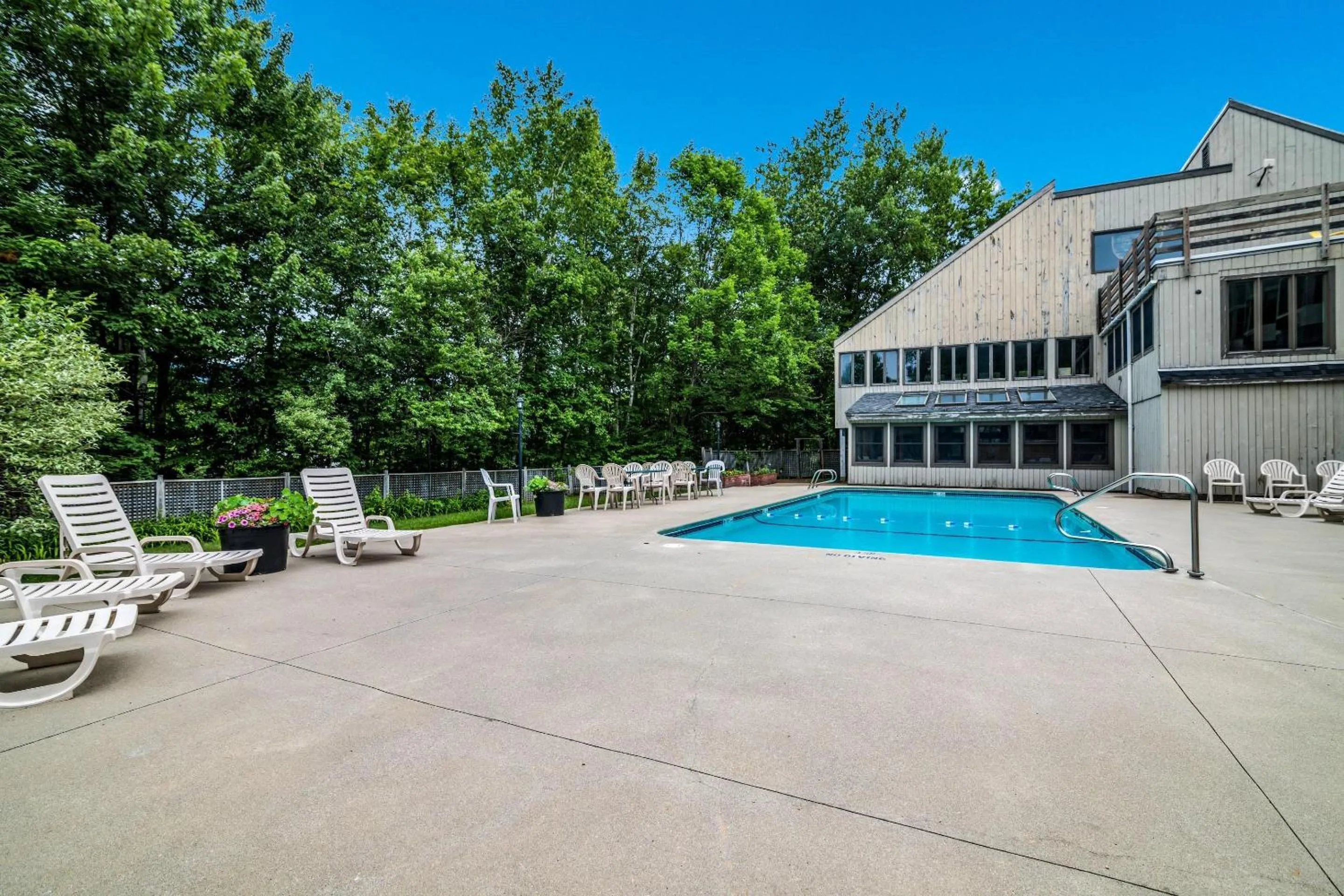 Swimming pool in The Valley Inn, an Ascend Collection Hotel