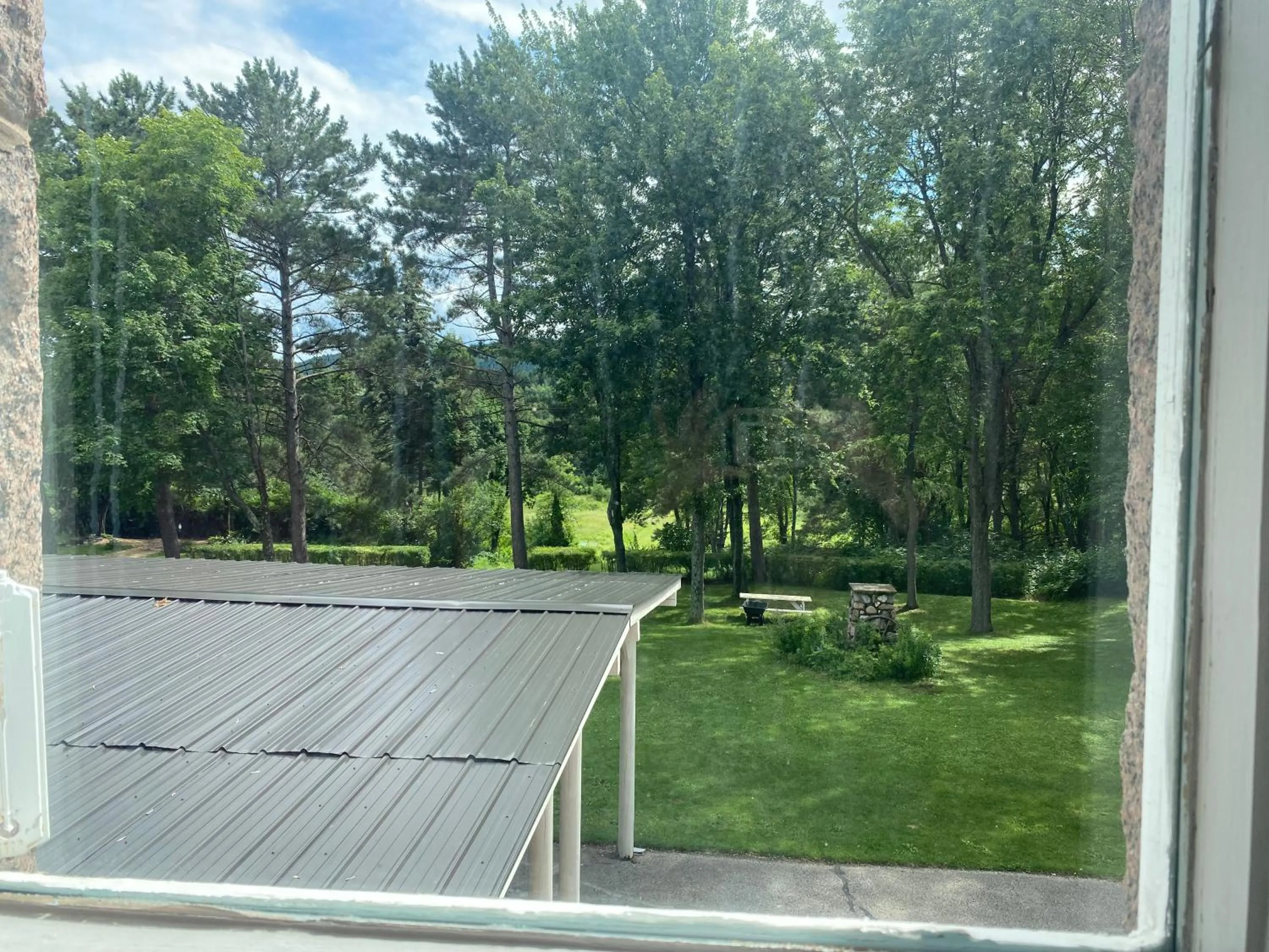 Garden view in Maison Zacharie