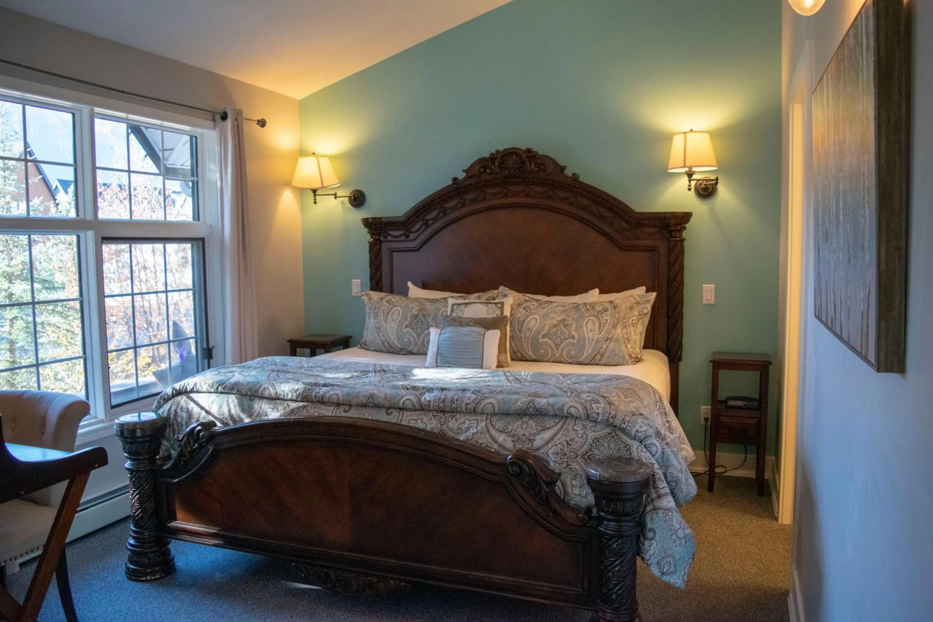 Bed in The Georgetown Inn