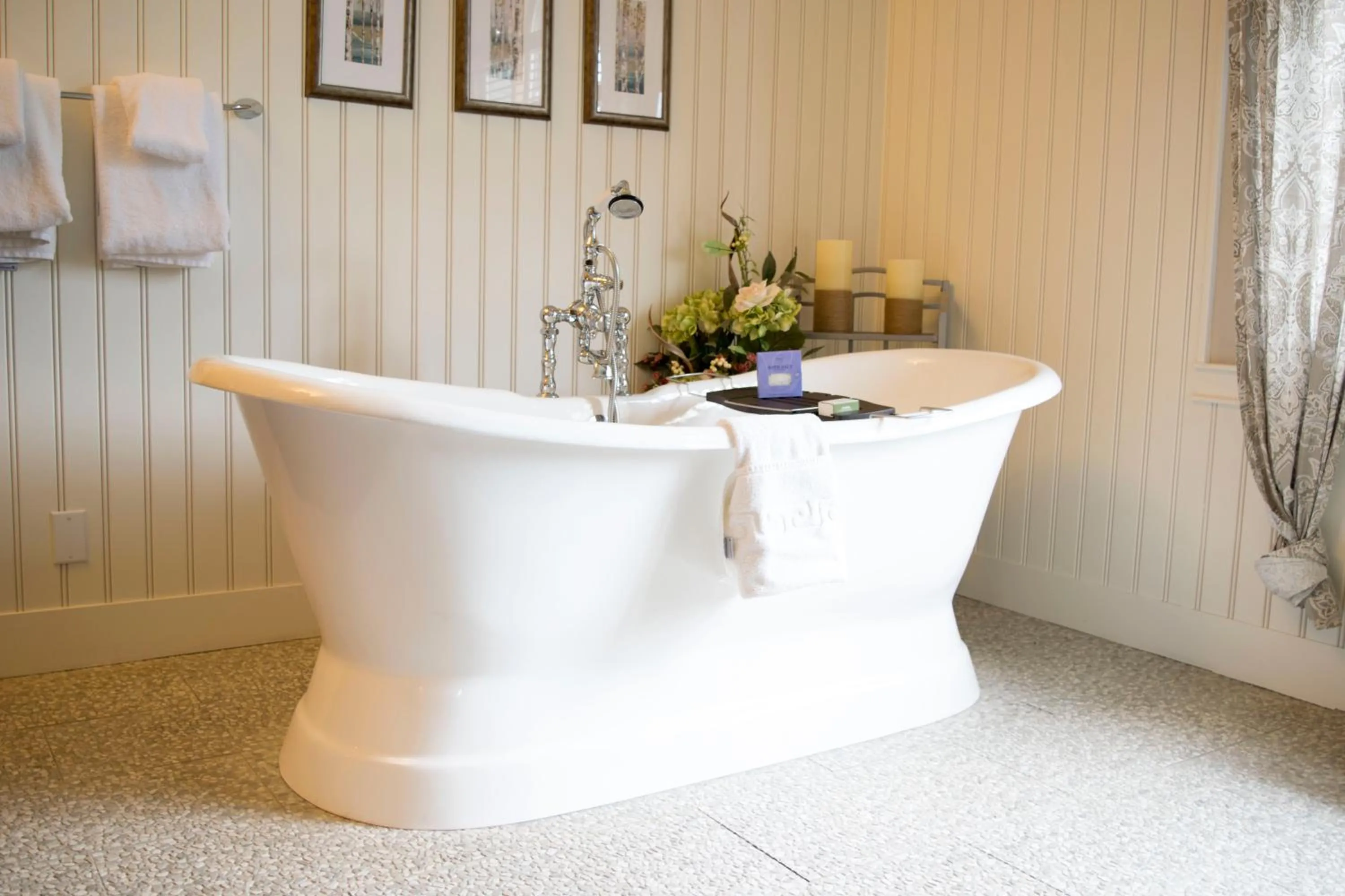 Bedroom in The Georgetown Inn