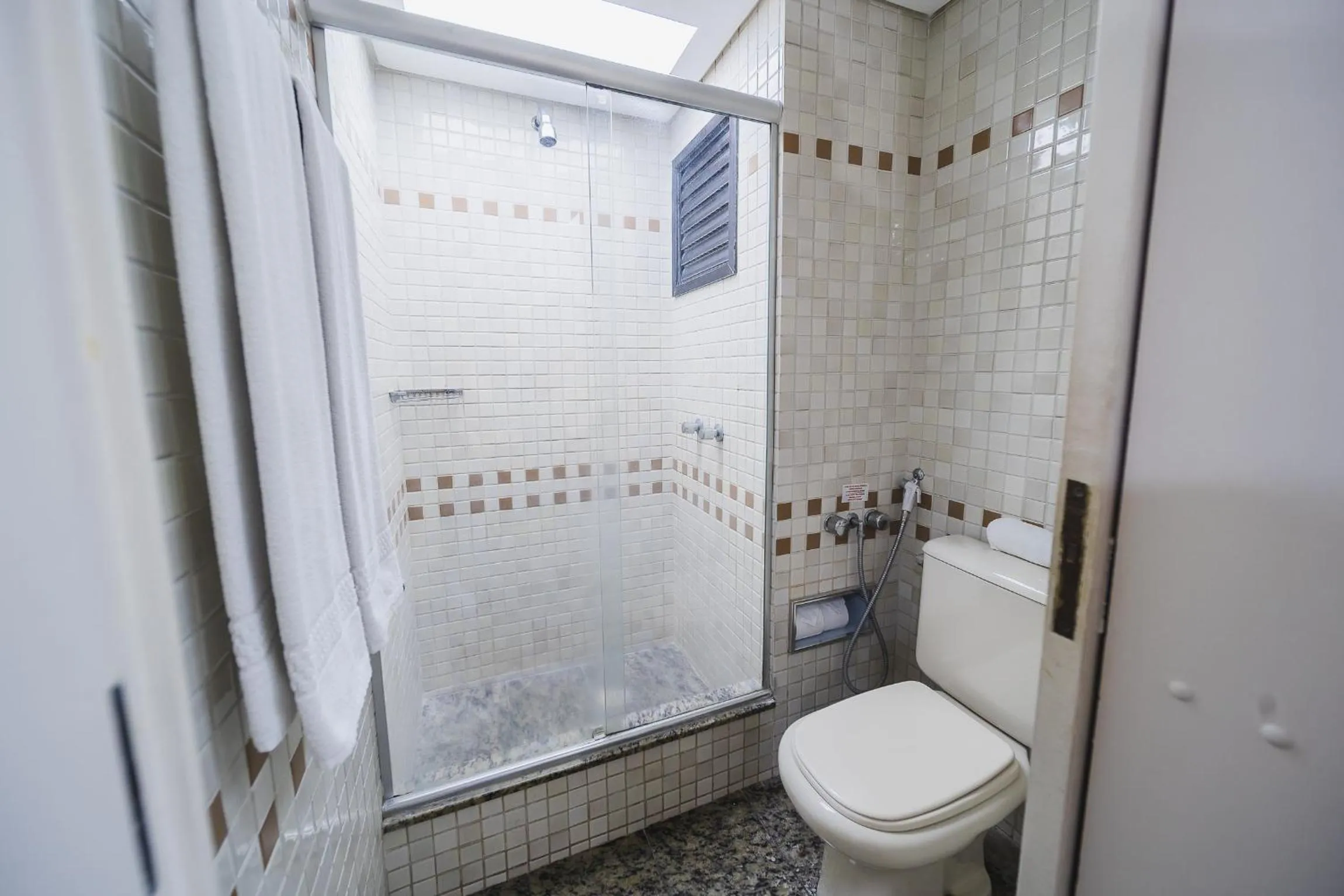 Bathroom in Hotel Victoria Villa Curitiba by Nacional Inn