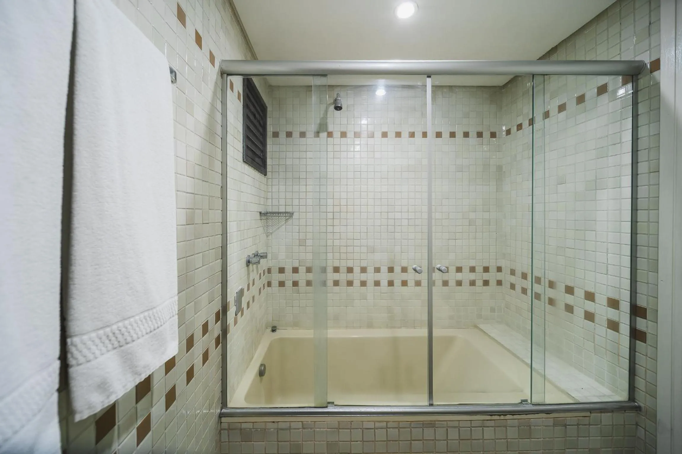 Bathroom in Hotel Victoria Villa Curitiba by Nacional Inn