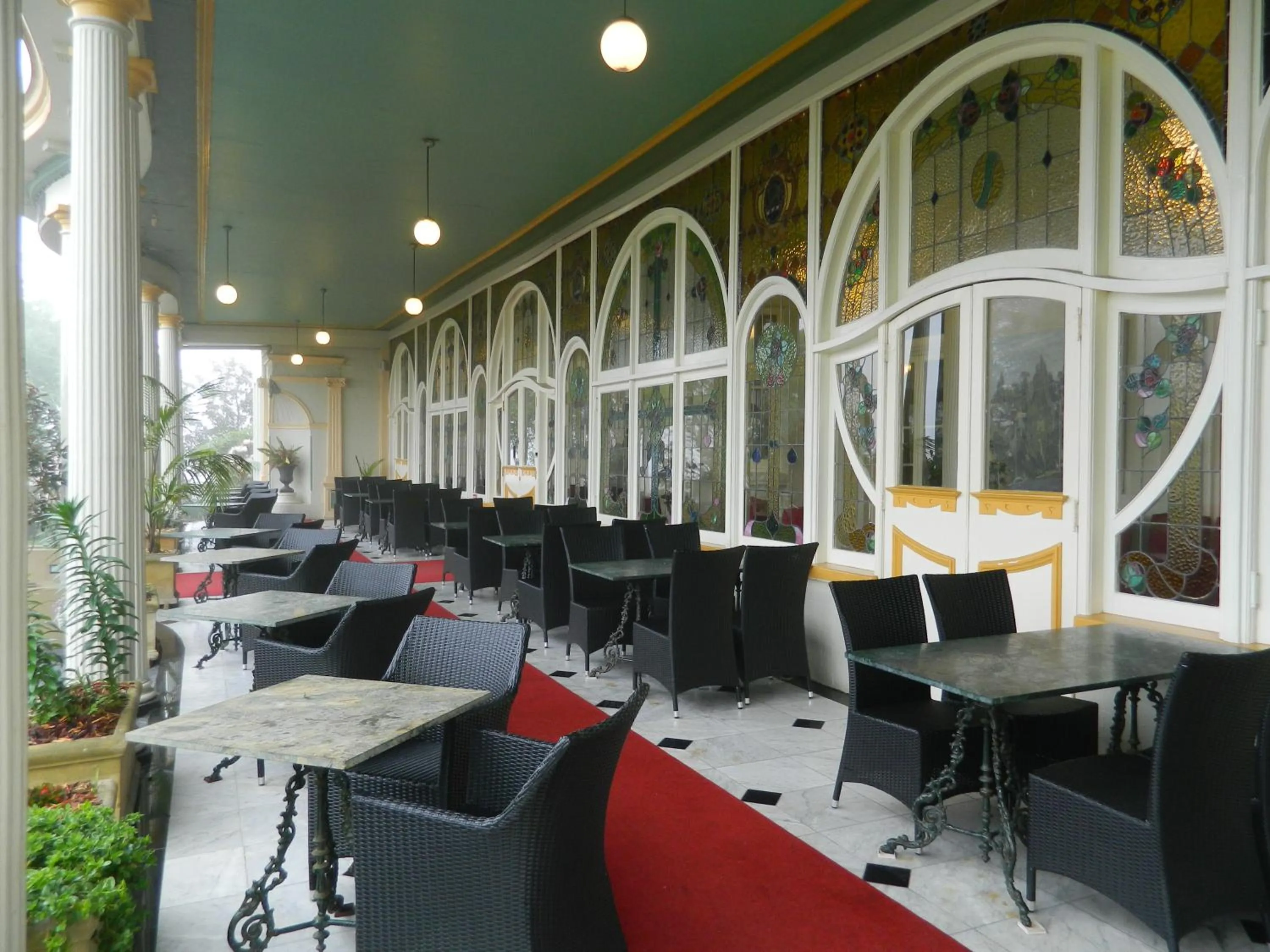 Restaurant/places to eat in Carrington Hotel