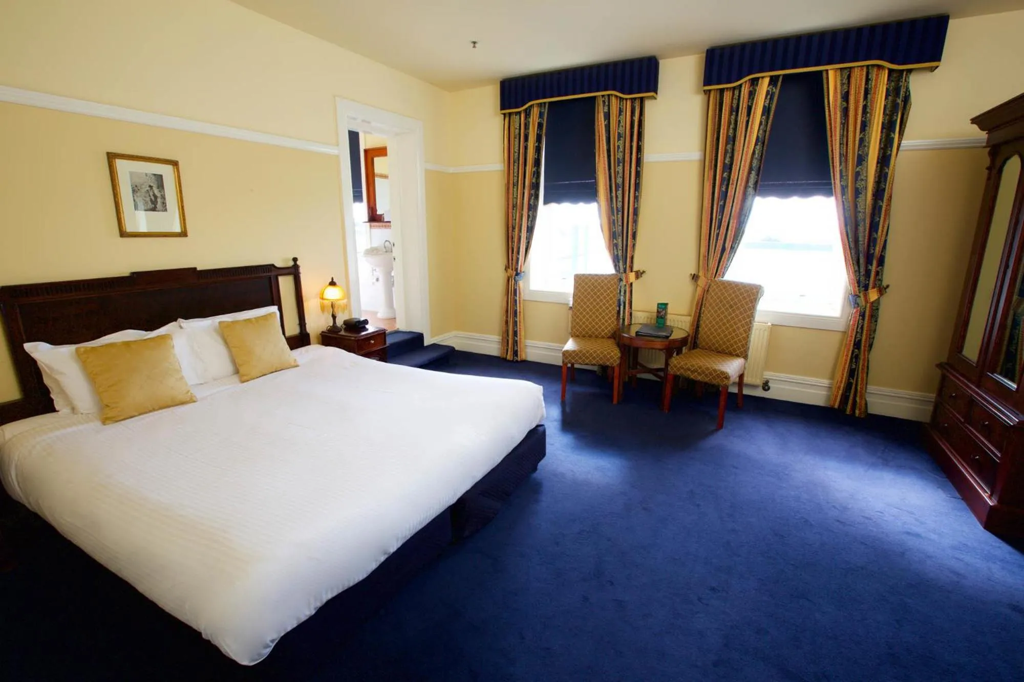 Photo of the whole room, Bed in Carrington Hotel