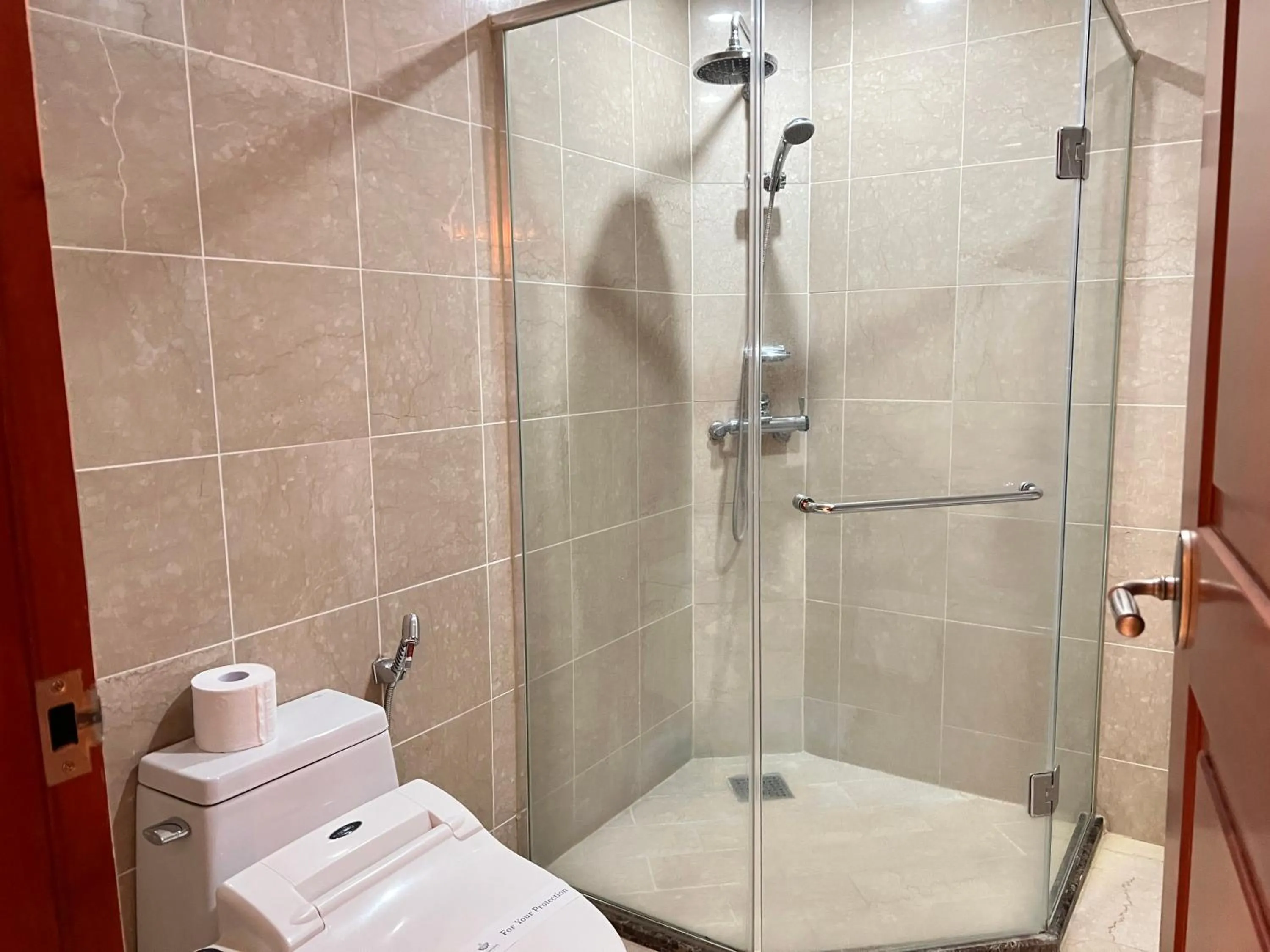 Toilet in Hotel International Changwon