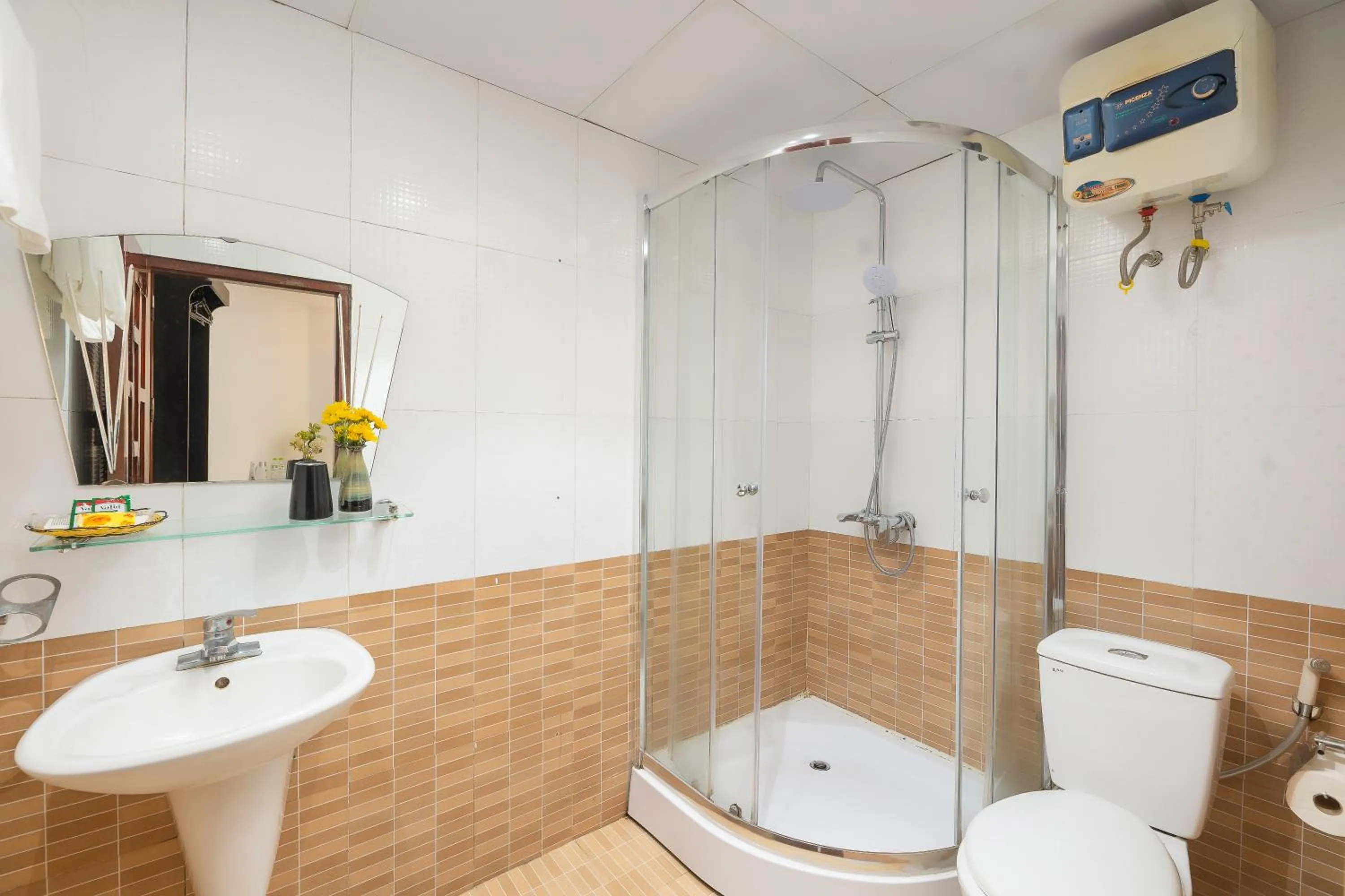 Shower in Golden Time Hostel 3