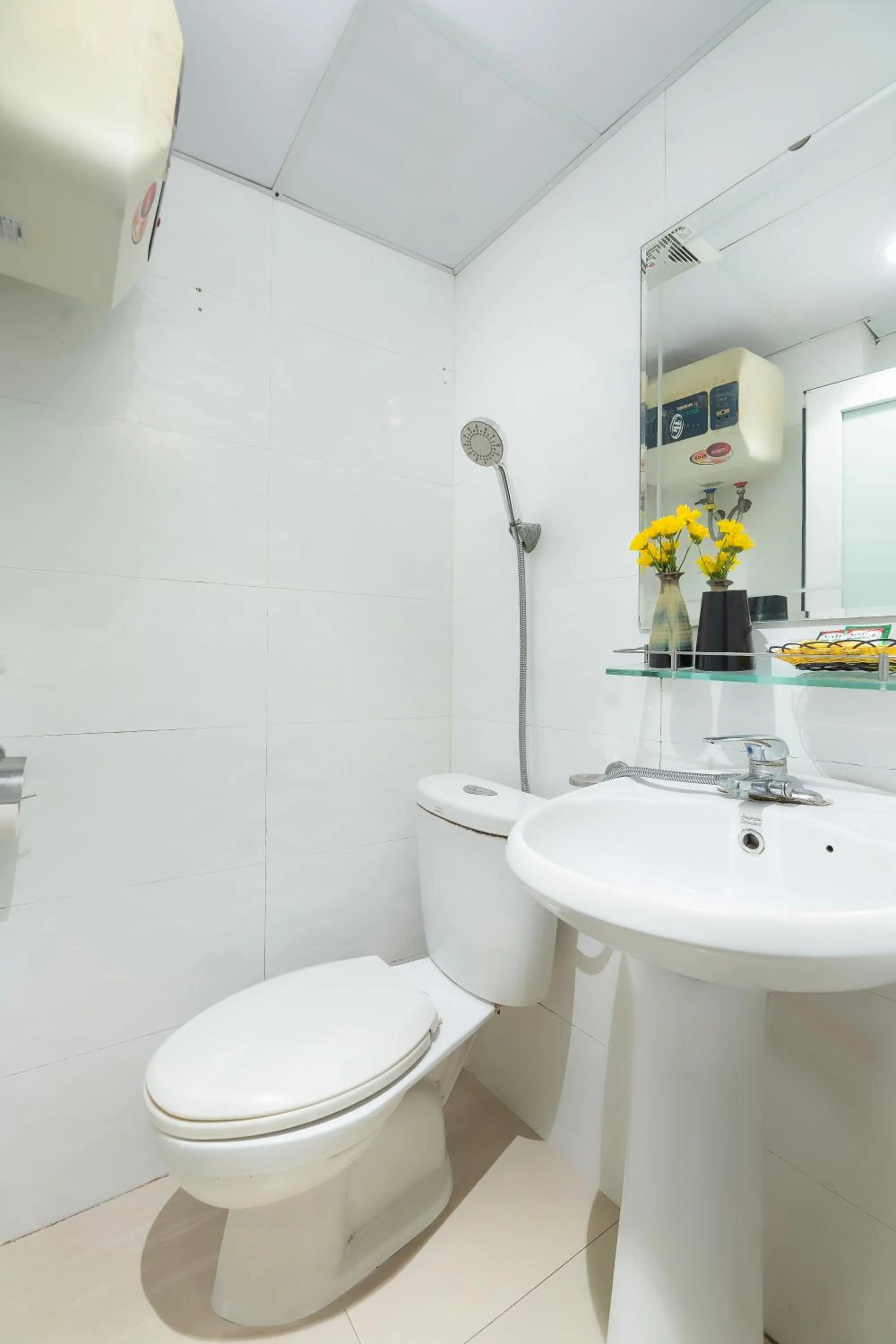 Shower in Golden Time Hostel 3