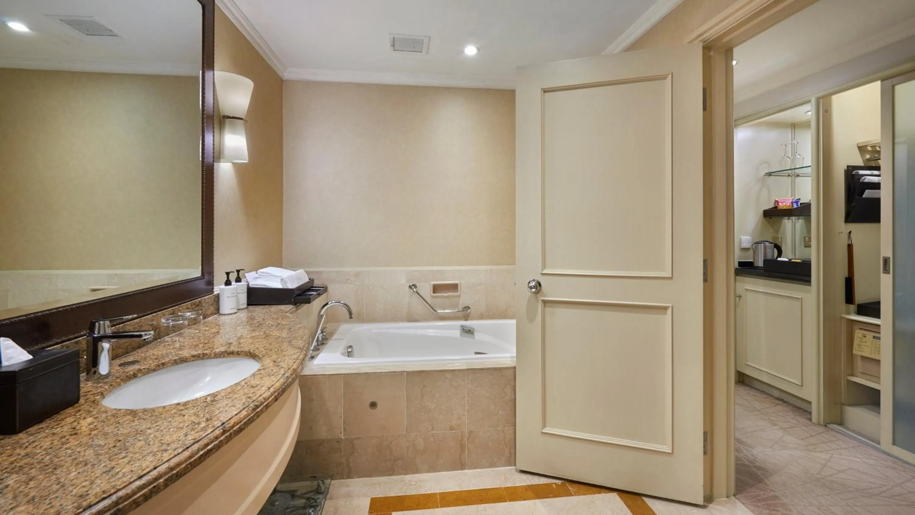 Photo of the whole room in InterContinental Kuala Lumpur by IHG