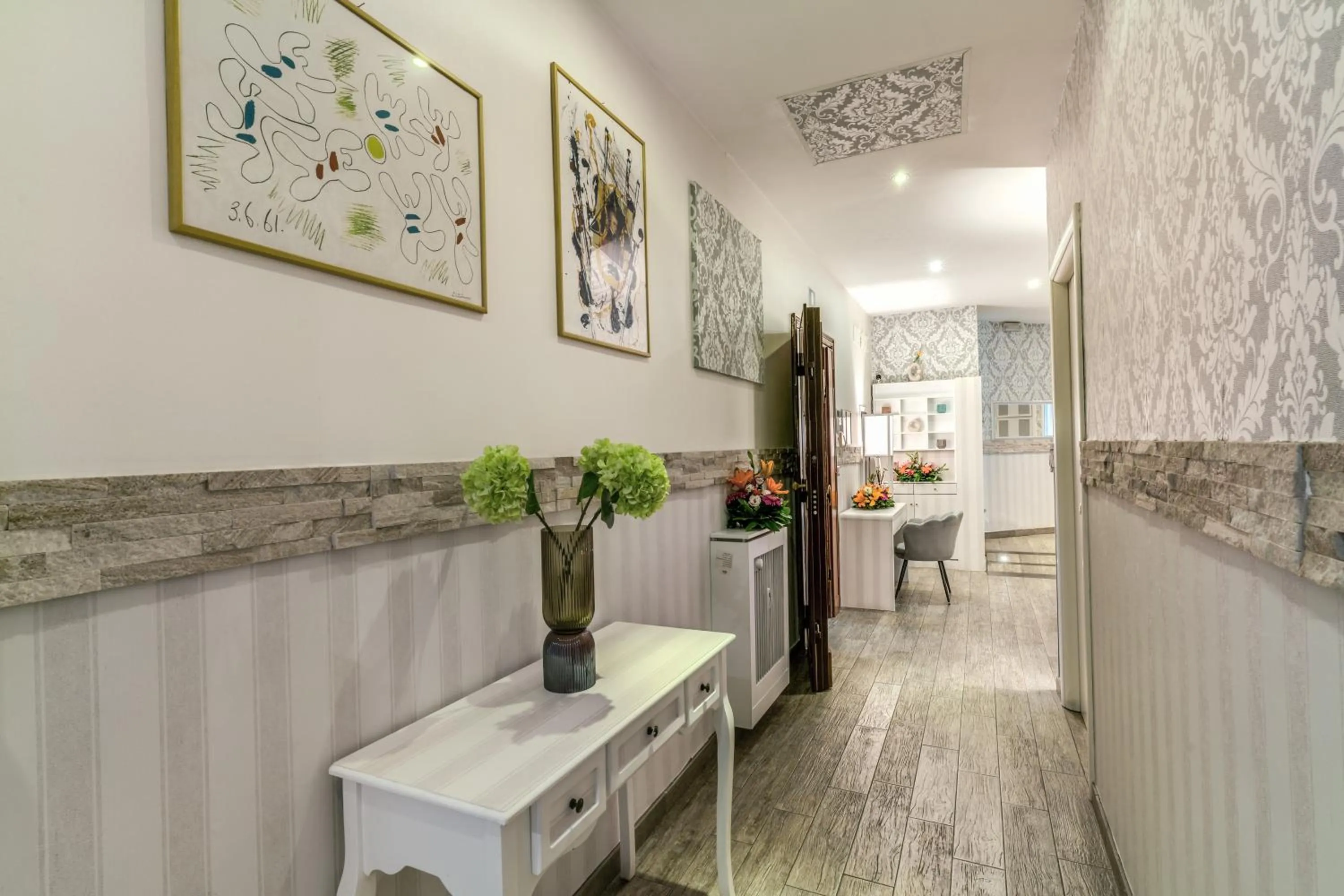 Decorative detail in Santamaria Inn