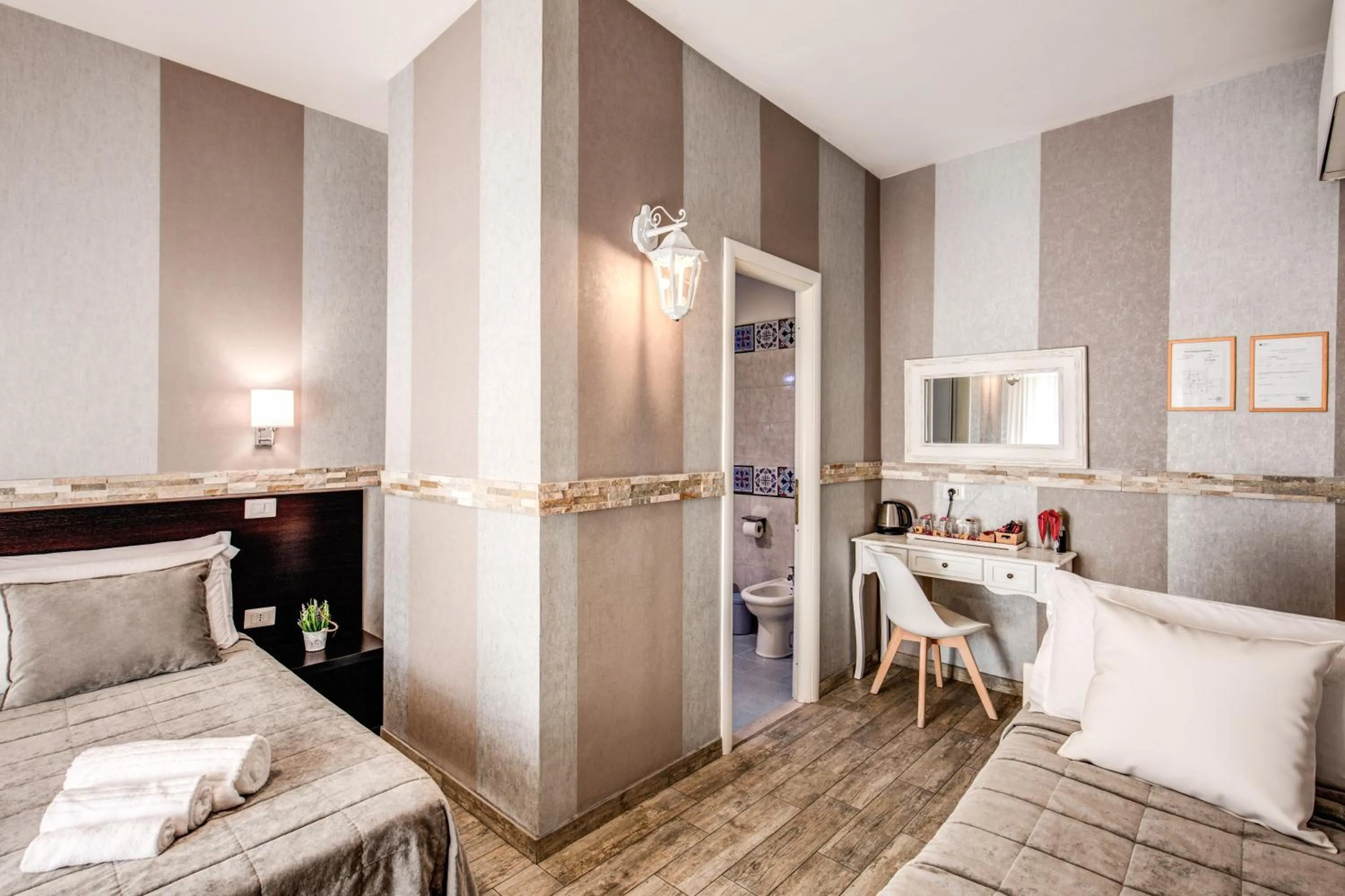 Decorative detail, Bed in Santamaria Inn