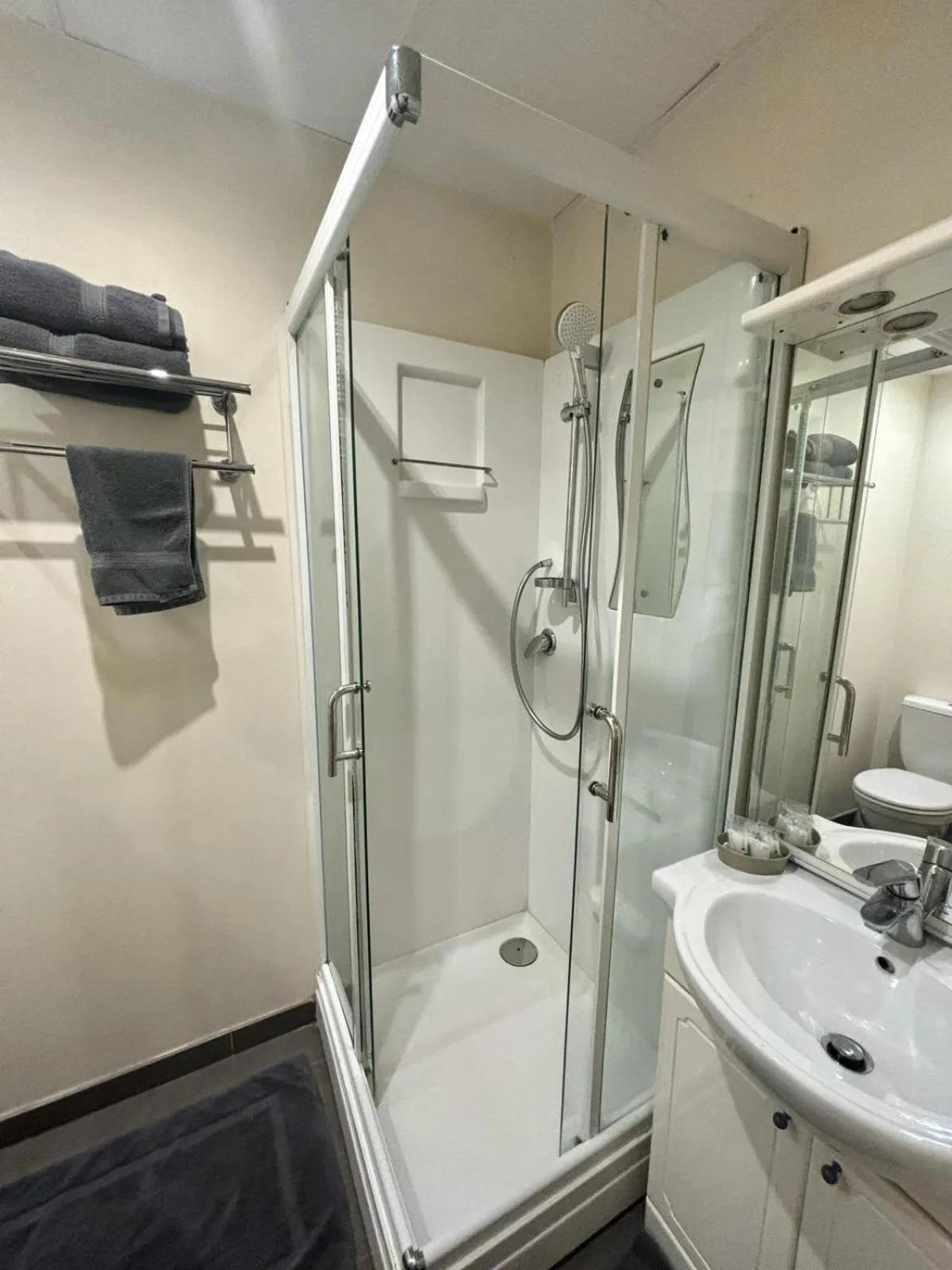 Shower in Résidence Gambetta