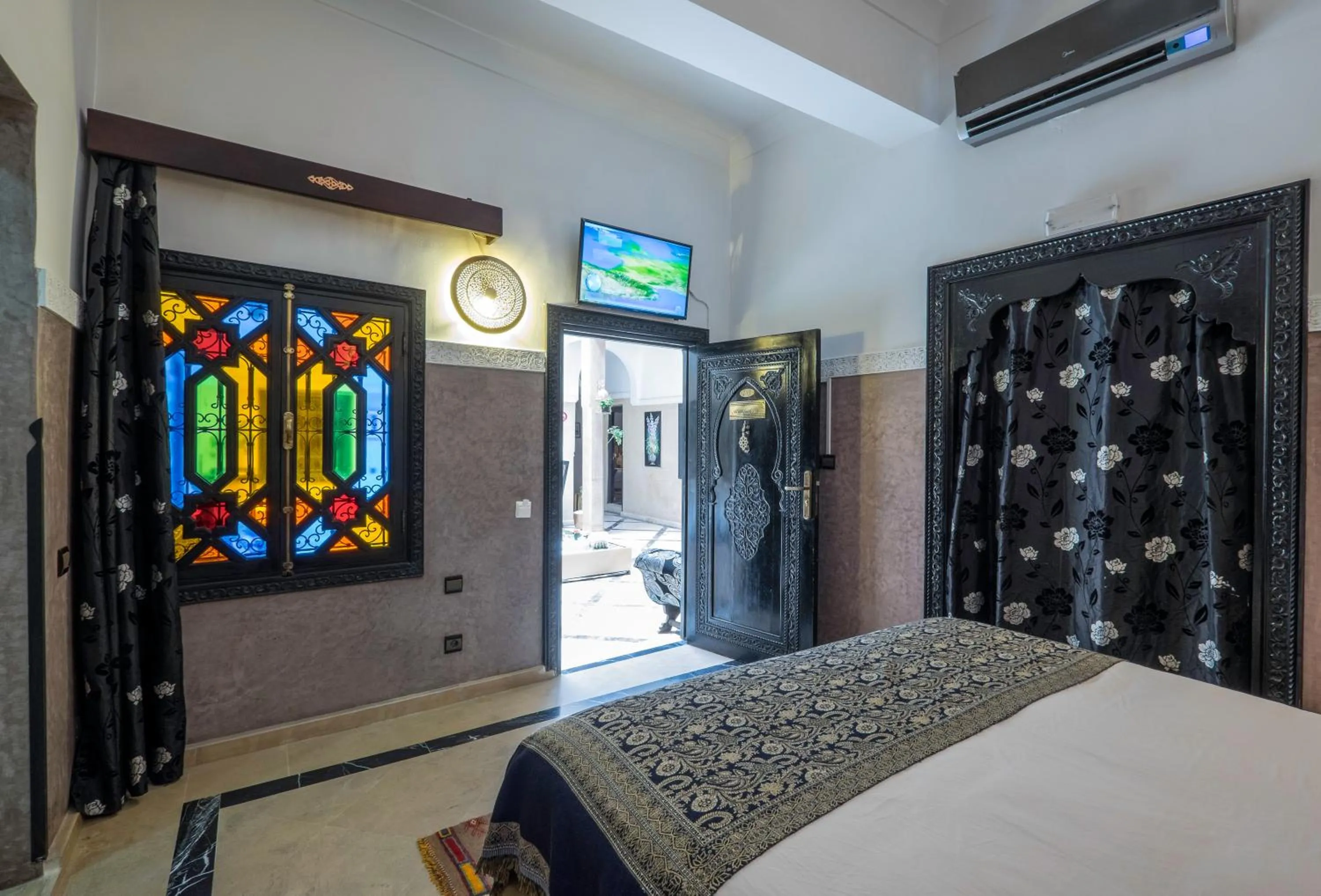 TV and multimedia, Bed in Riad Nesma Suites & Spa