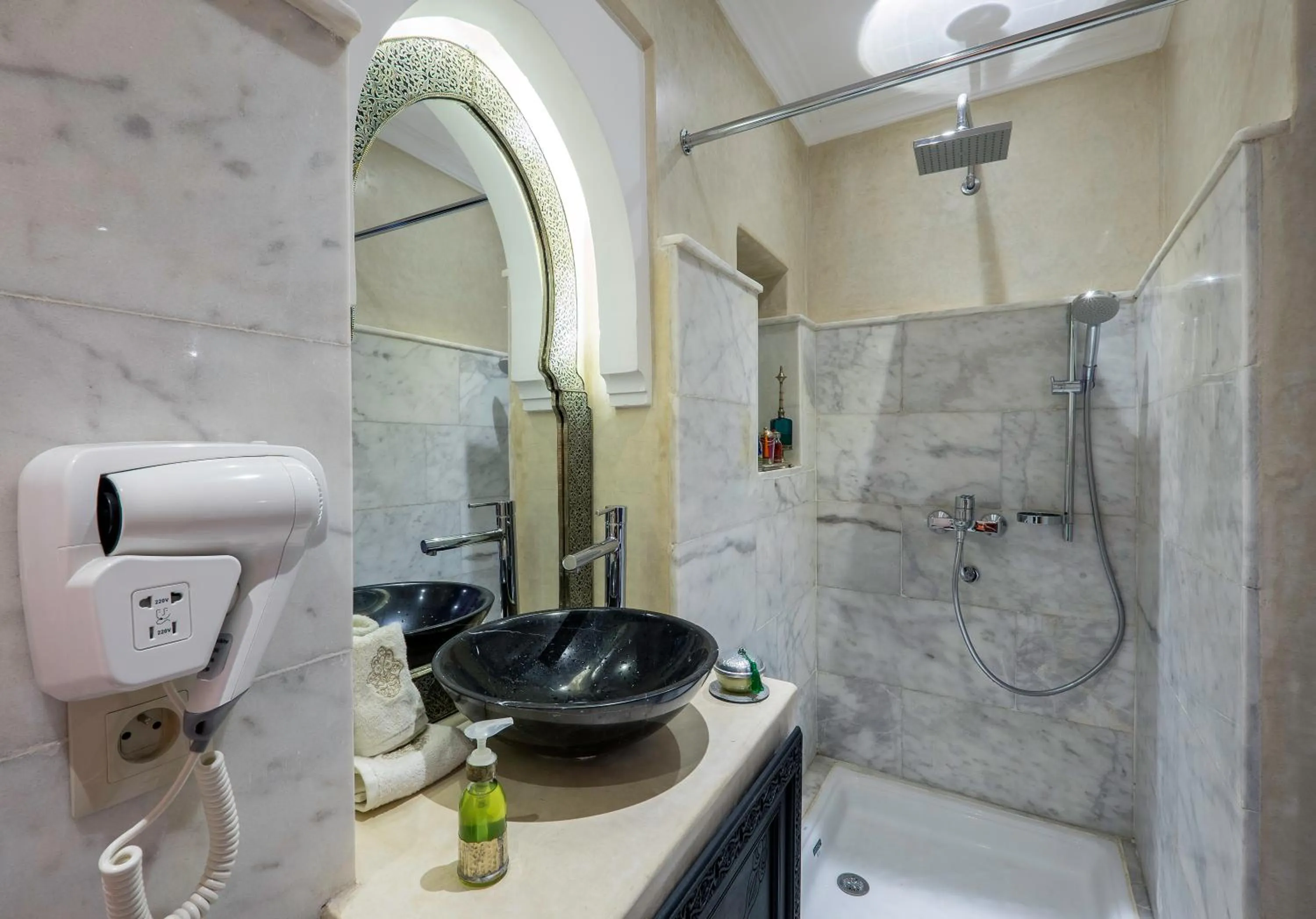 Shower in Riad Nesma Suites & Spa