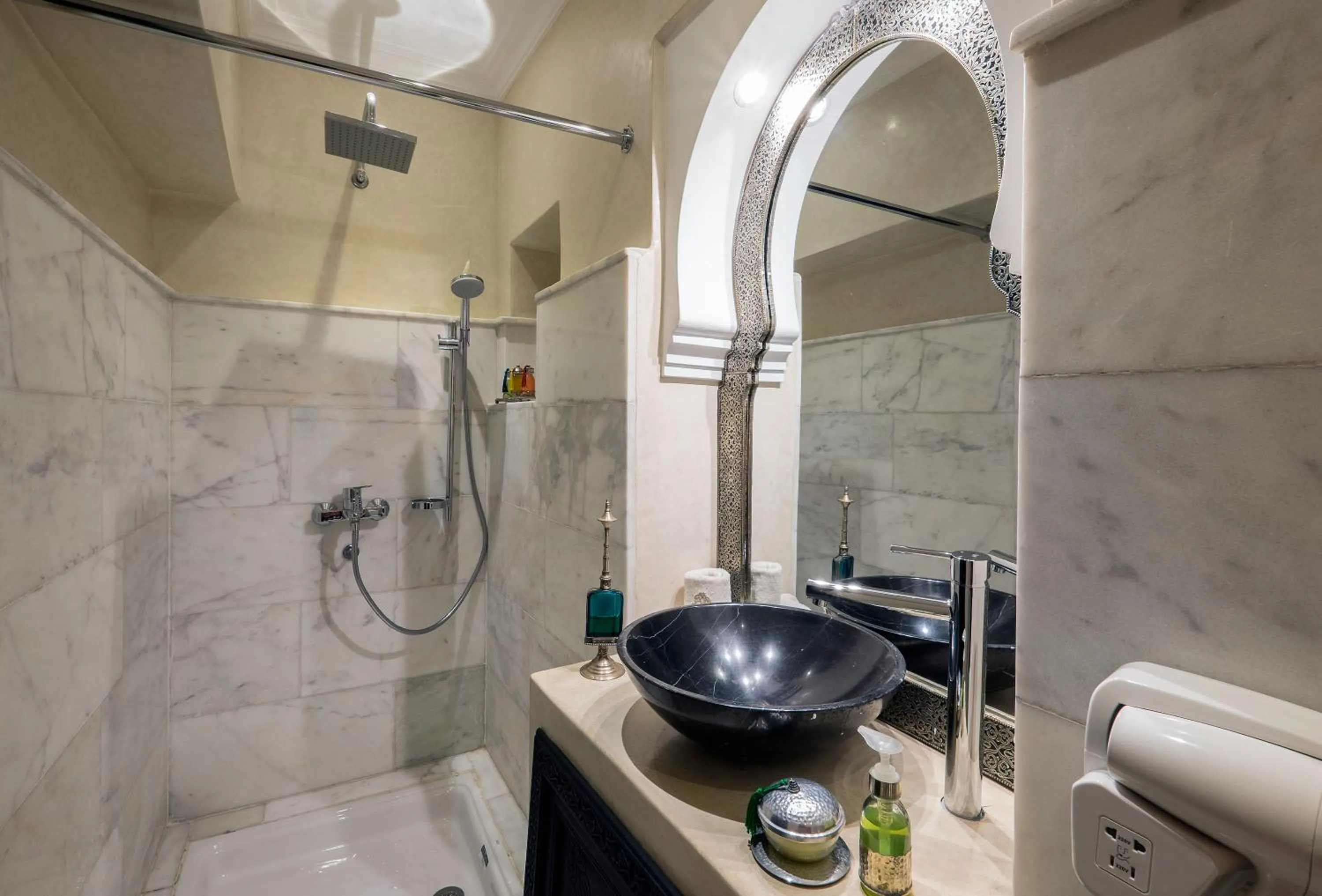 Shower in Riad Nesma Suites & Spa