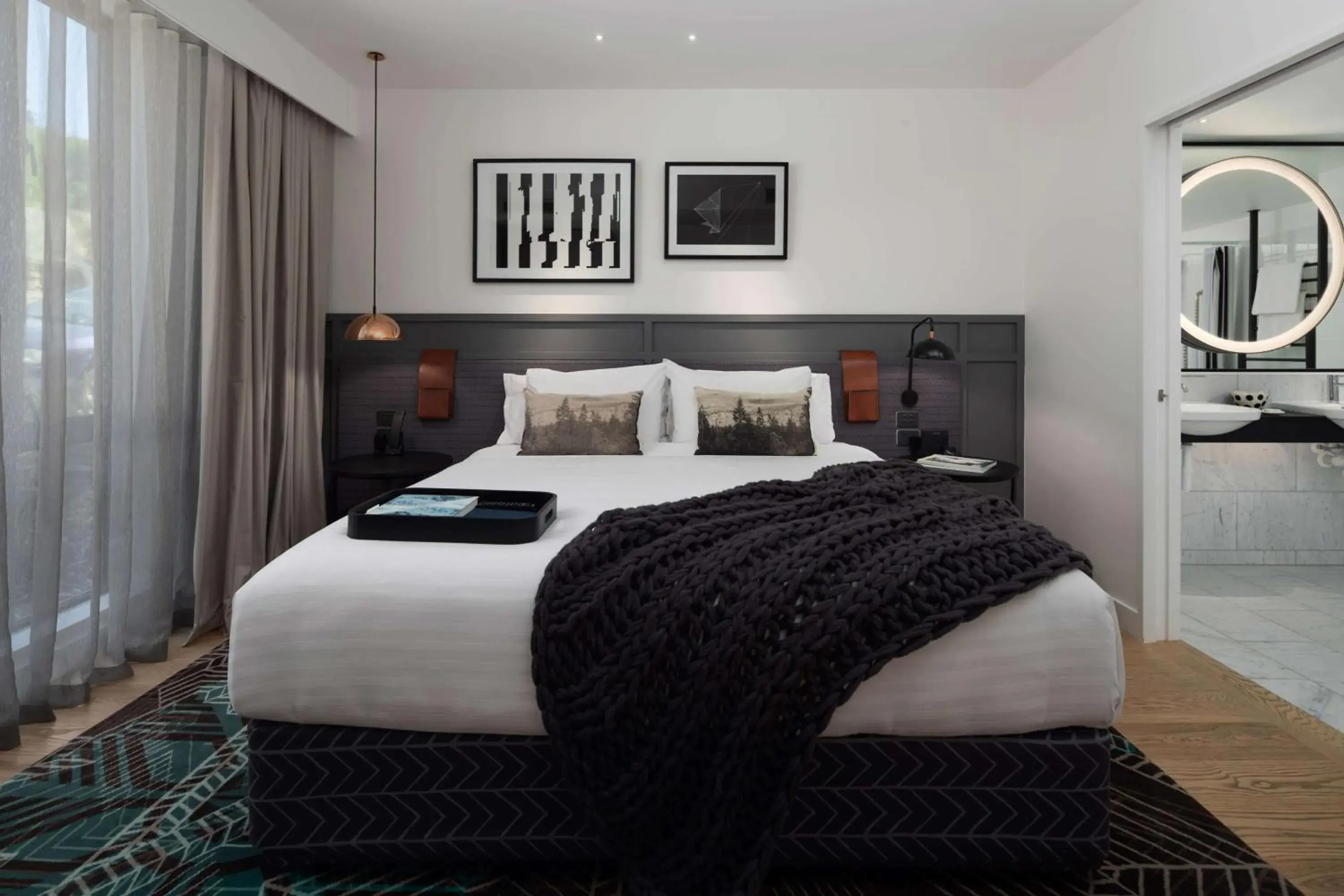 QT King Suite - Accessible in QT Queenstown QT King Suite - Accessible in QT Queenstown