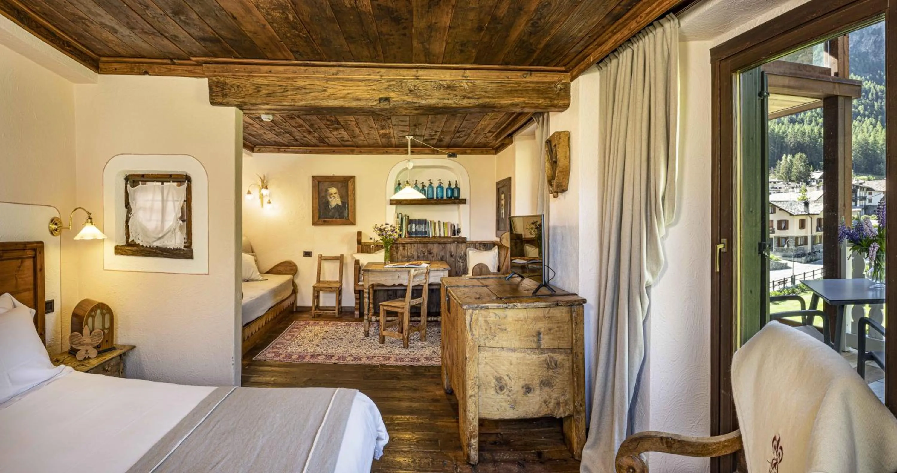 Living room, Bed in Bellevue Hotel & SPA