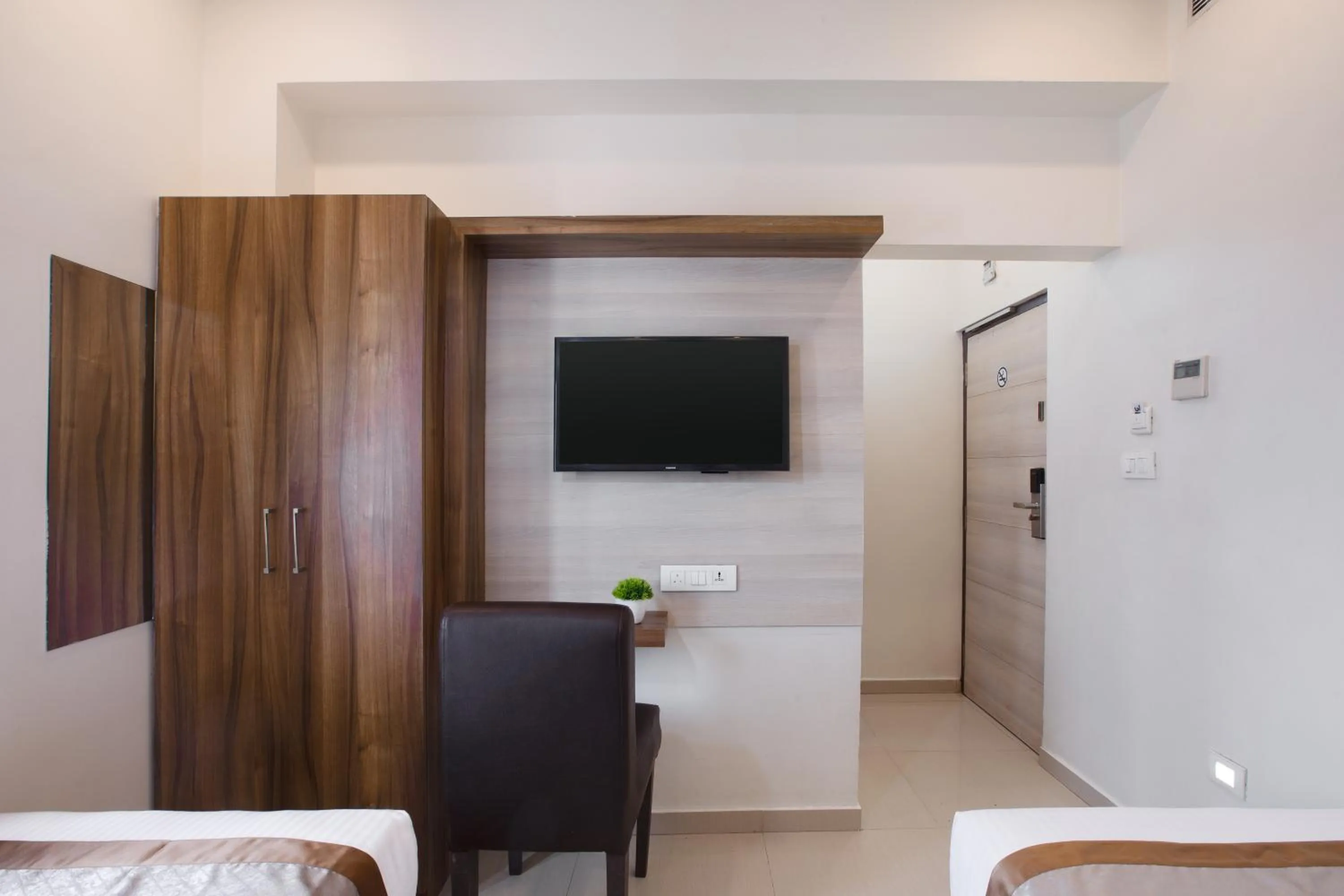 TV and multimedia, Bed in Grande Inn Trichy