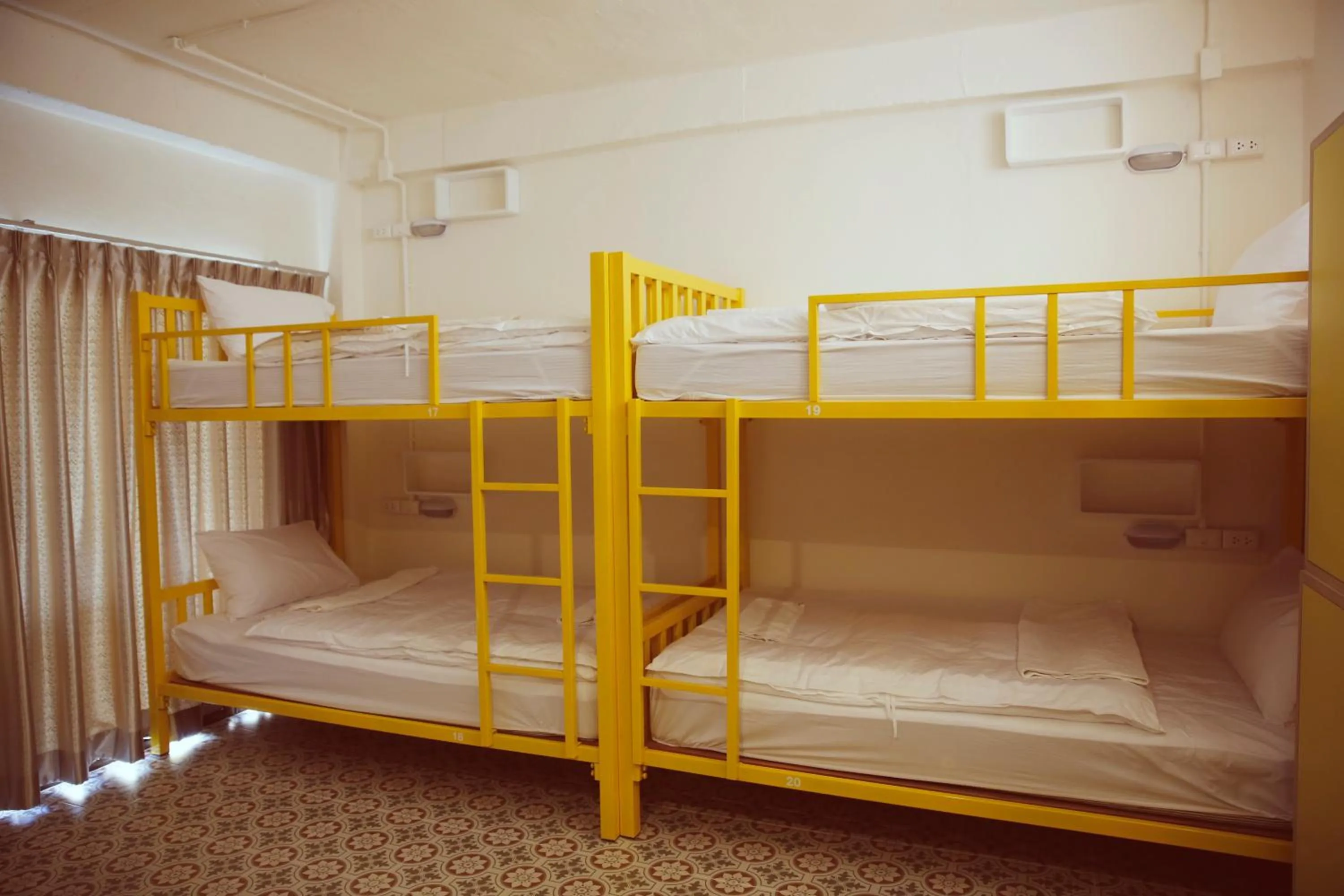 bunk bed in Sino Hostel @ Kata