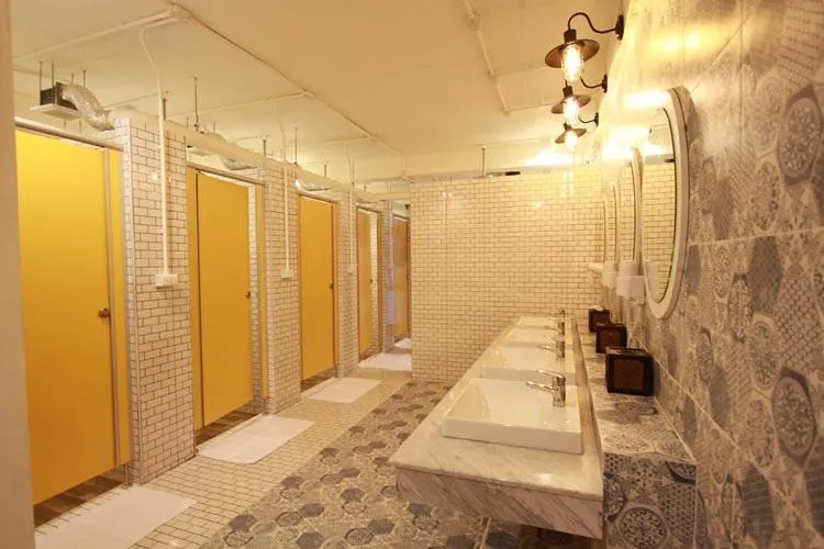 Toilet in Sino Hostel @ Kata